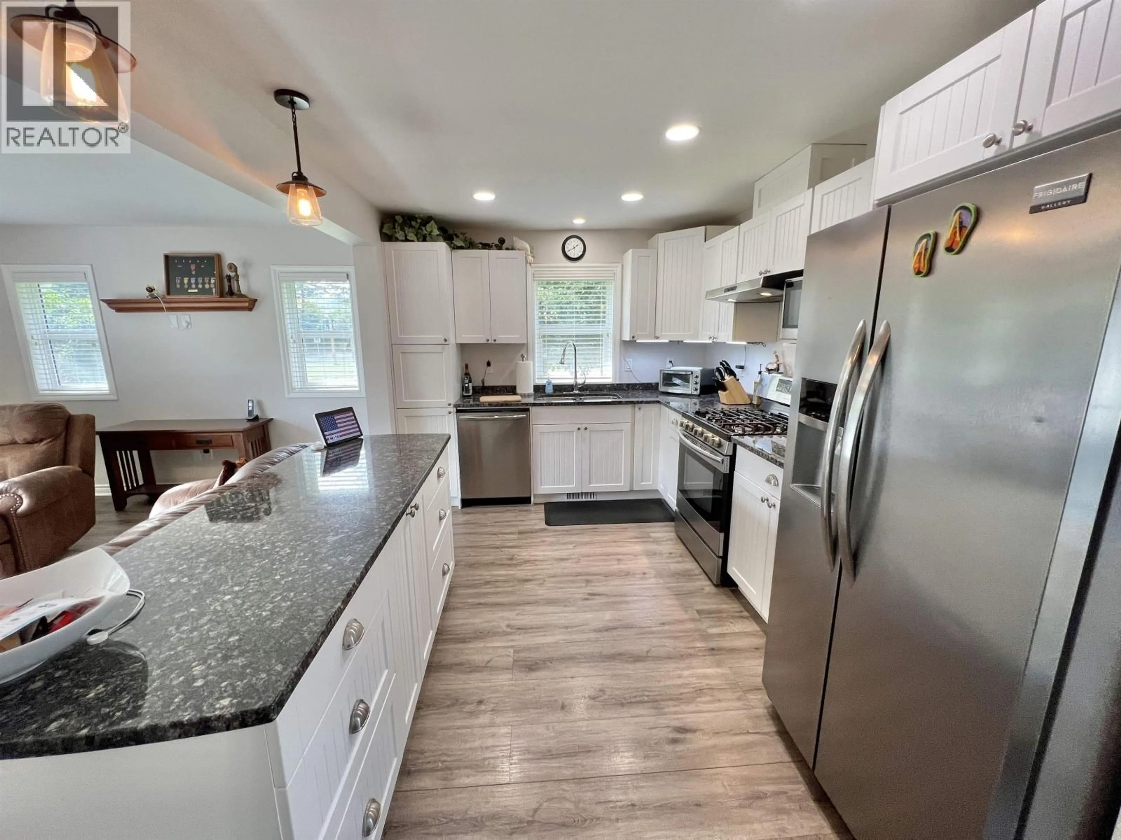 Open concept kitchen, unknown for 913 JOHNSTON AVENUE, Quesnel British Columbia V2J3B9