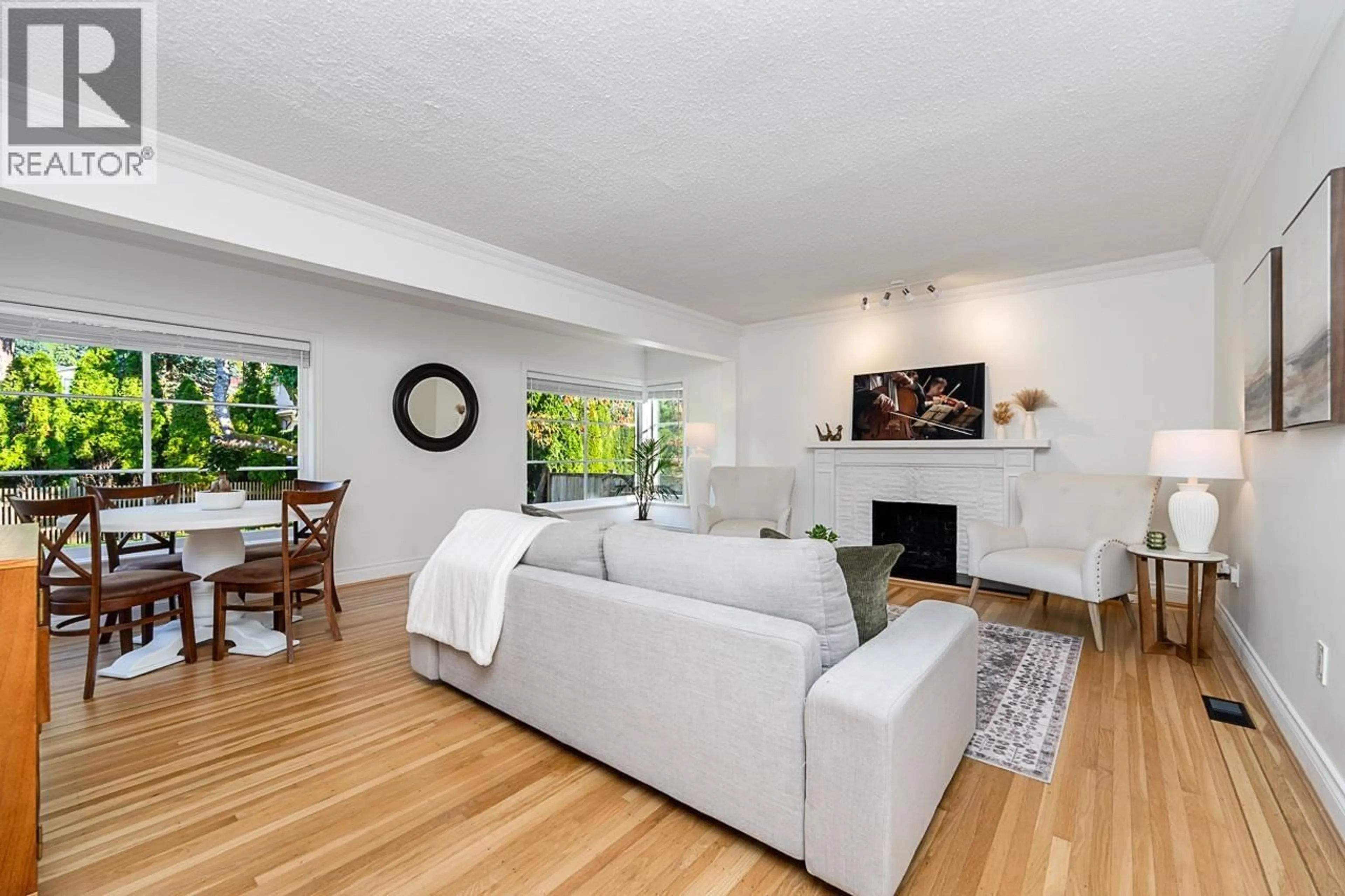 Living room with furniture, unknown for 1258 JEFFERSON AVENUE, West Vancouver British Columbia V7T2B1