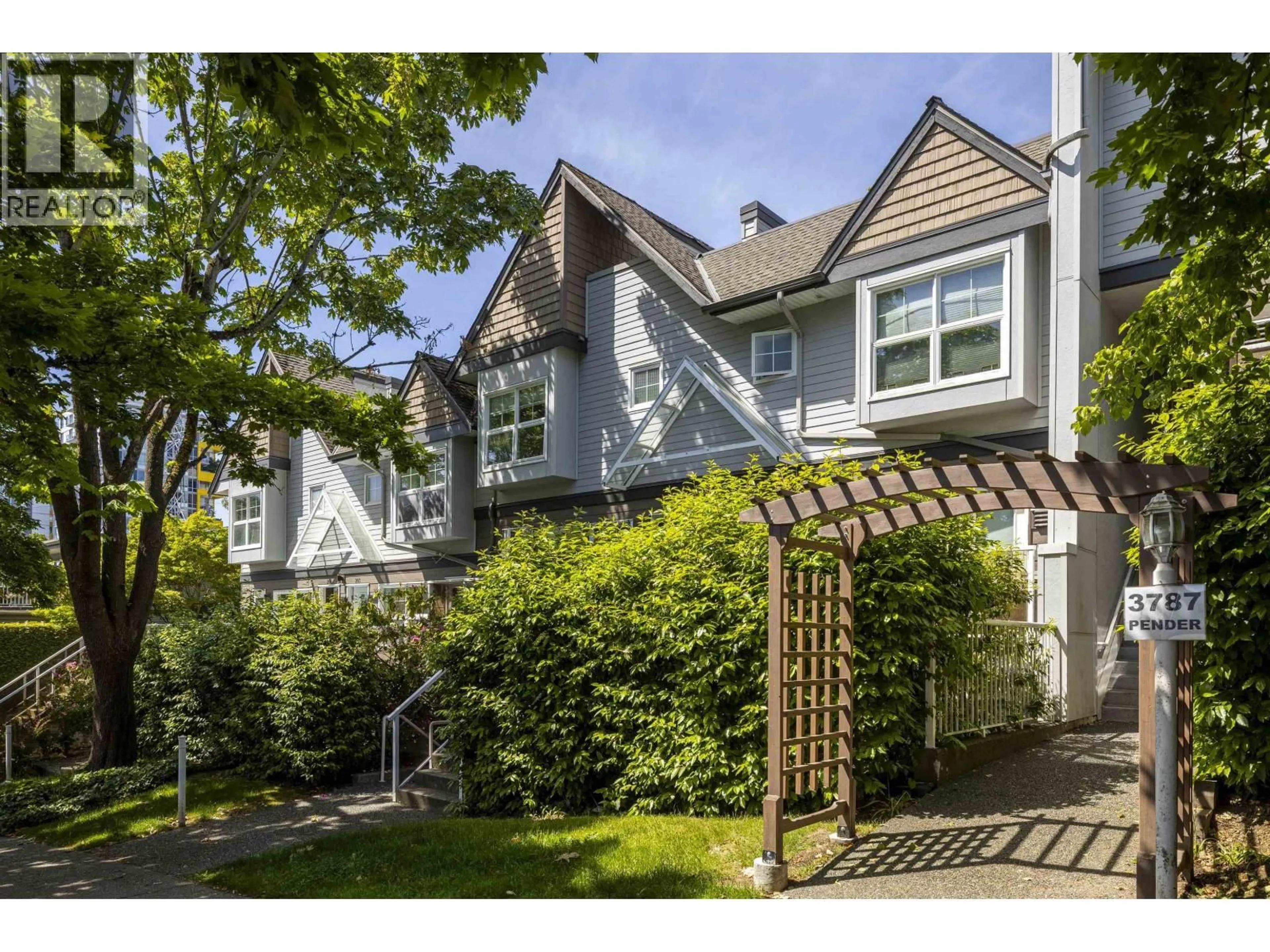 Home with vinyl exterior material, street for 102 - 3787 PENDER STREET, Burnaby British Columbia V5C2L2