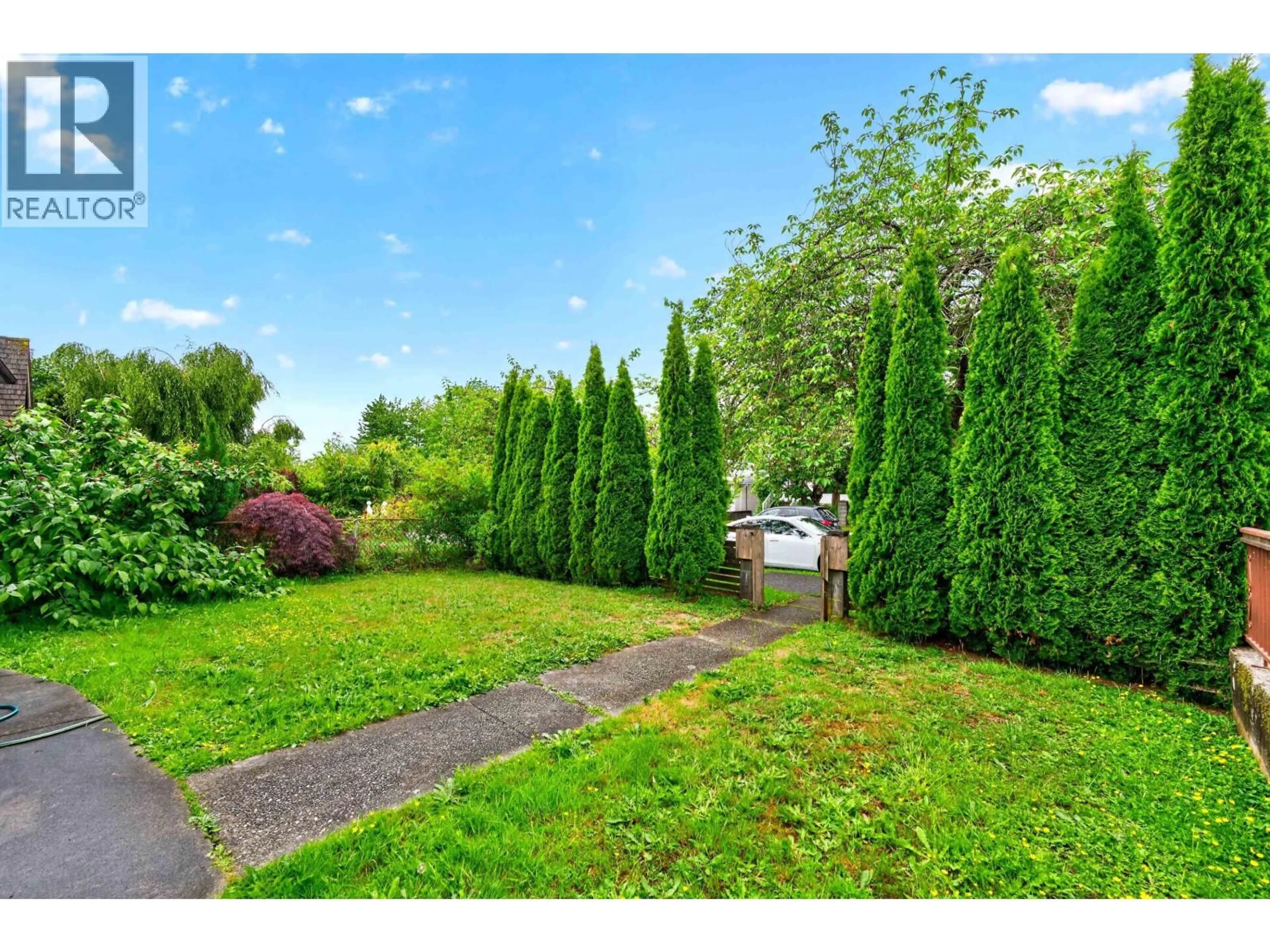 A pic from outside/outdoor area/front of a property/back of a property/a pic from drone, forest/trees view for 2532 24TH AVENUE, Vancouver British Columbia V5R1C9
