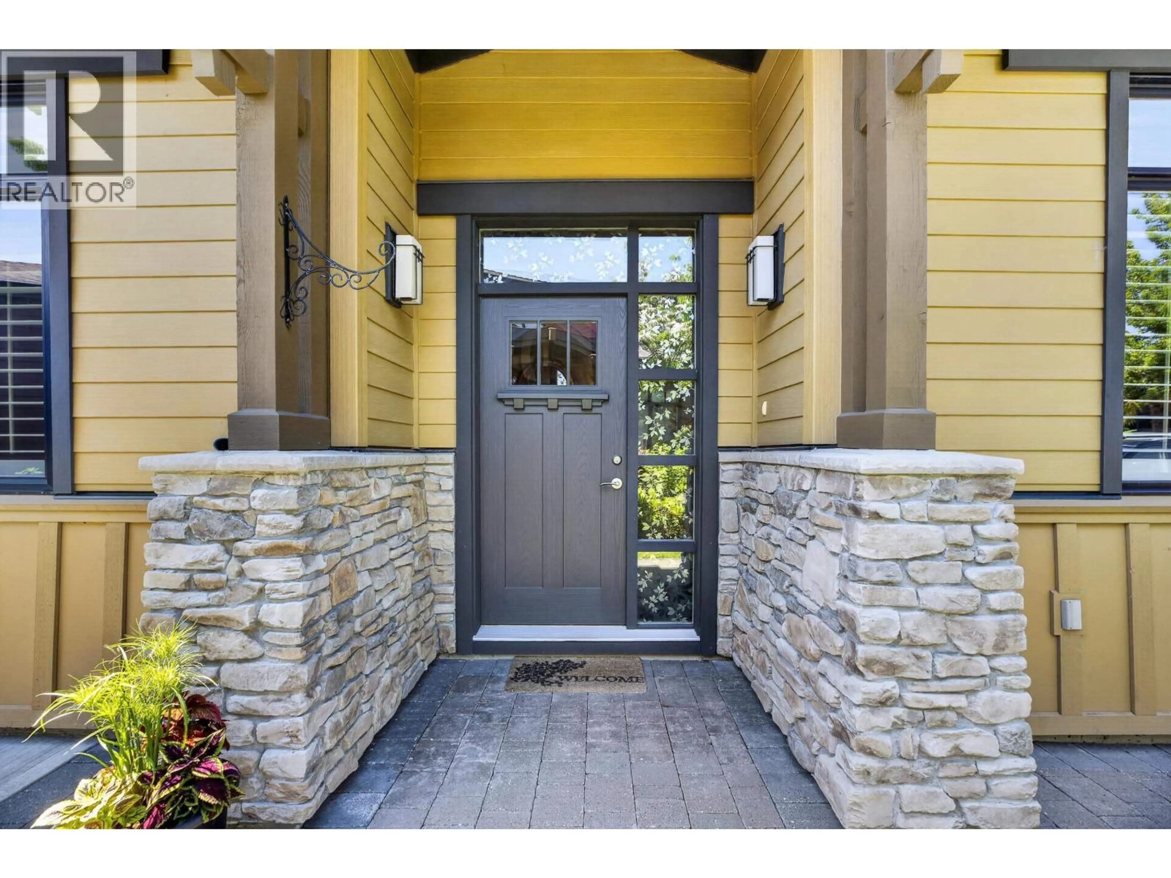 Indoor entryway for 5080 WILLOW SPRINGS AVENUE, Delta British Columbia V4M0A7