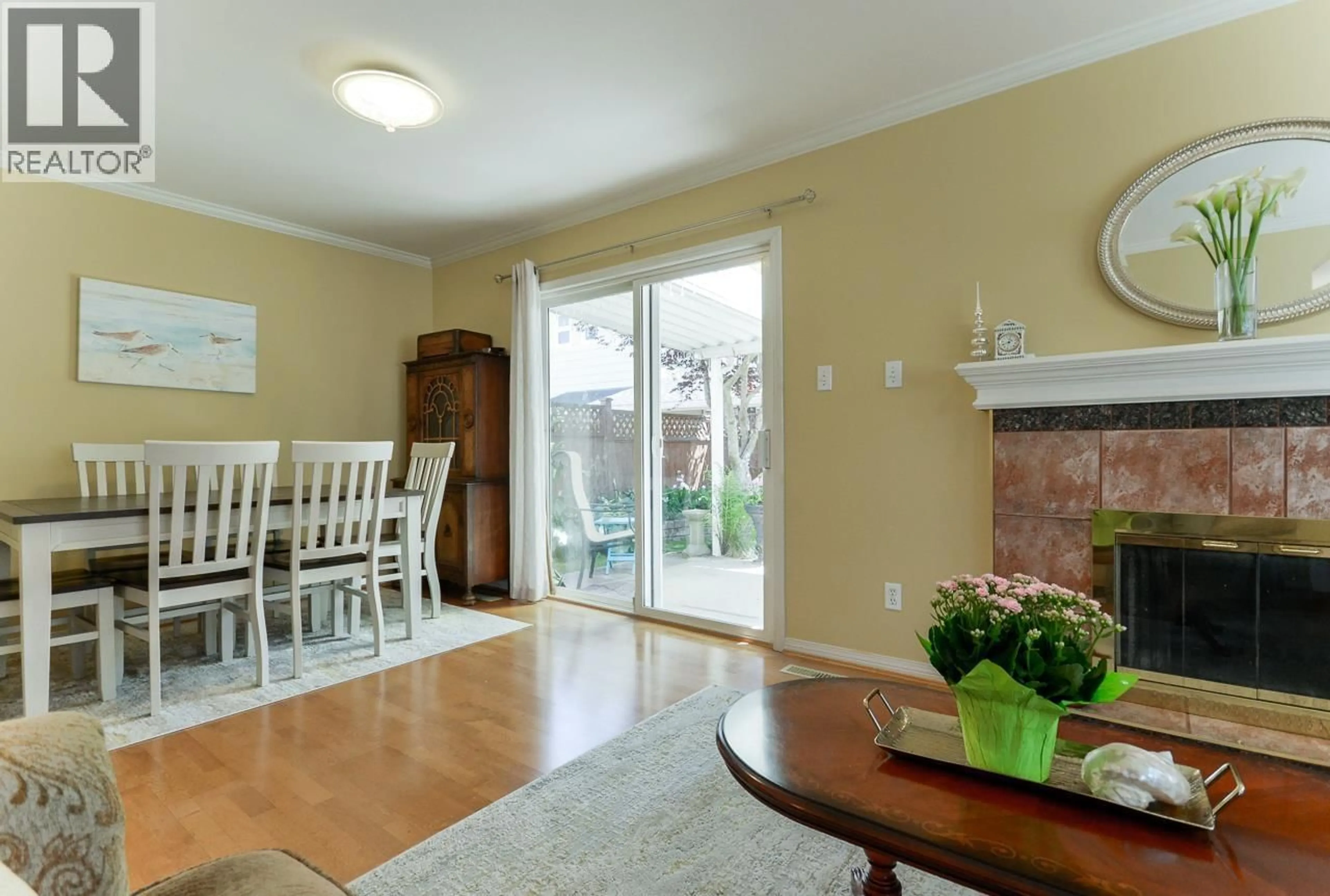 Dining room, wood/laminate floor for 11200 7TH AVENUE, Richmond British Columbia V7E3B9
