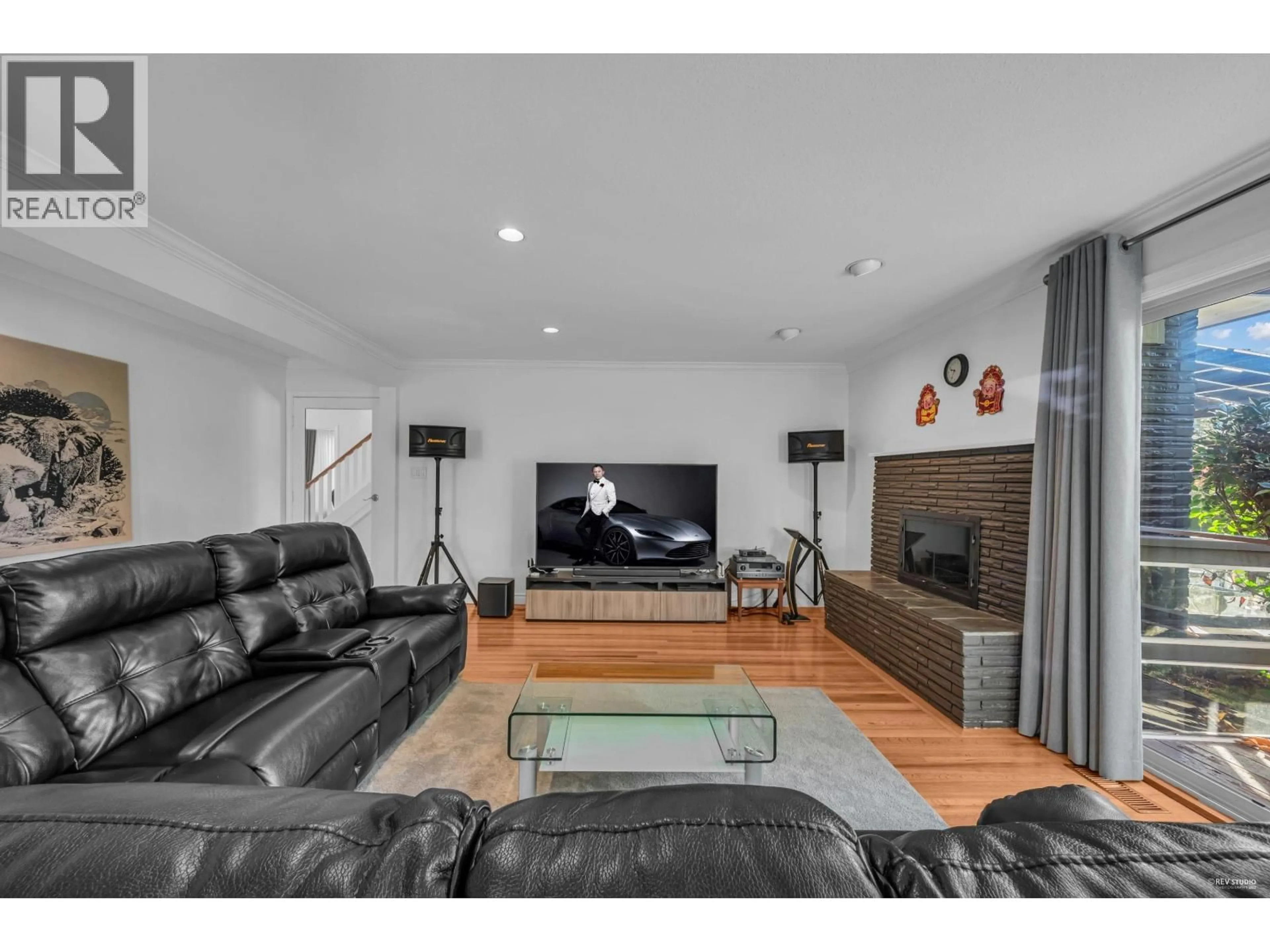 Home theater for 310 MACBETH CRESCENT, West Vancouver British Columbia V7T1V7