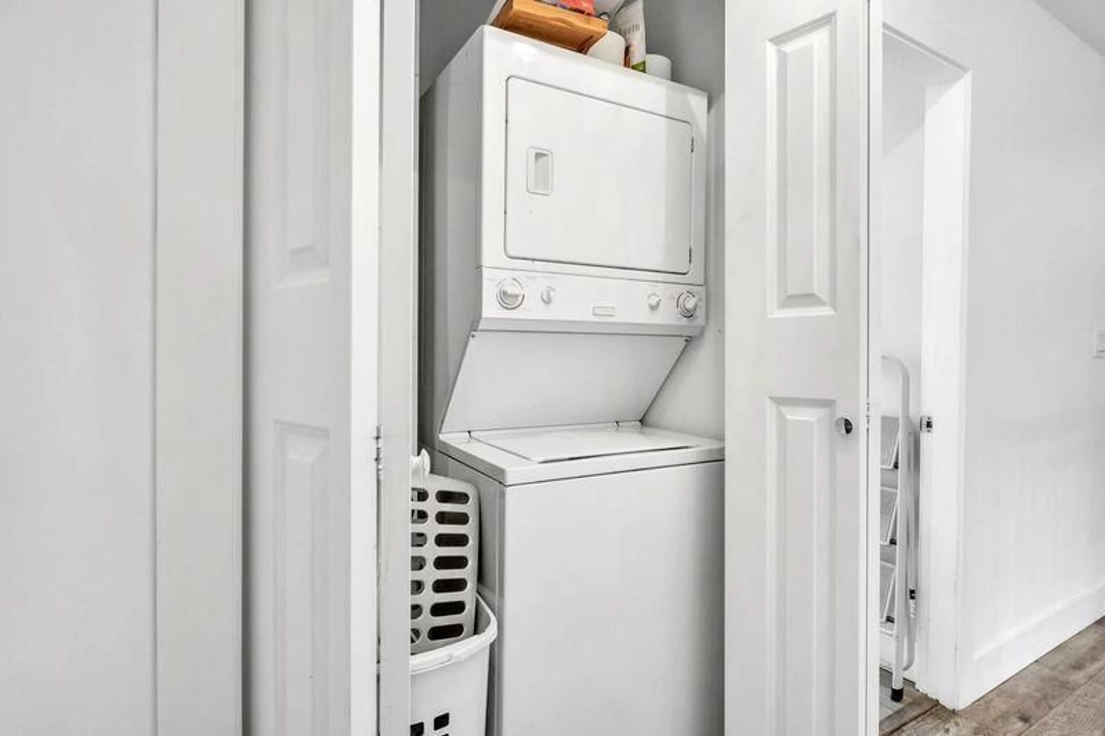 Laundry room for 46573 ELGIN DRIVE, Chilliwack British Columbia V2P6T2