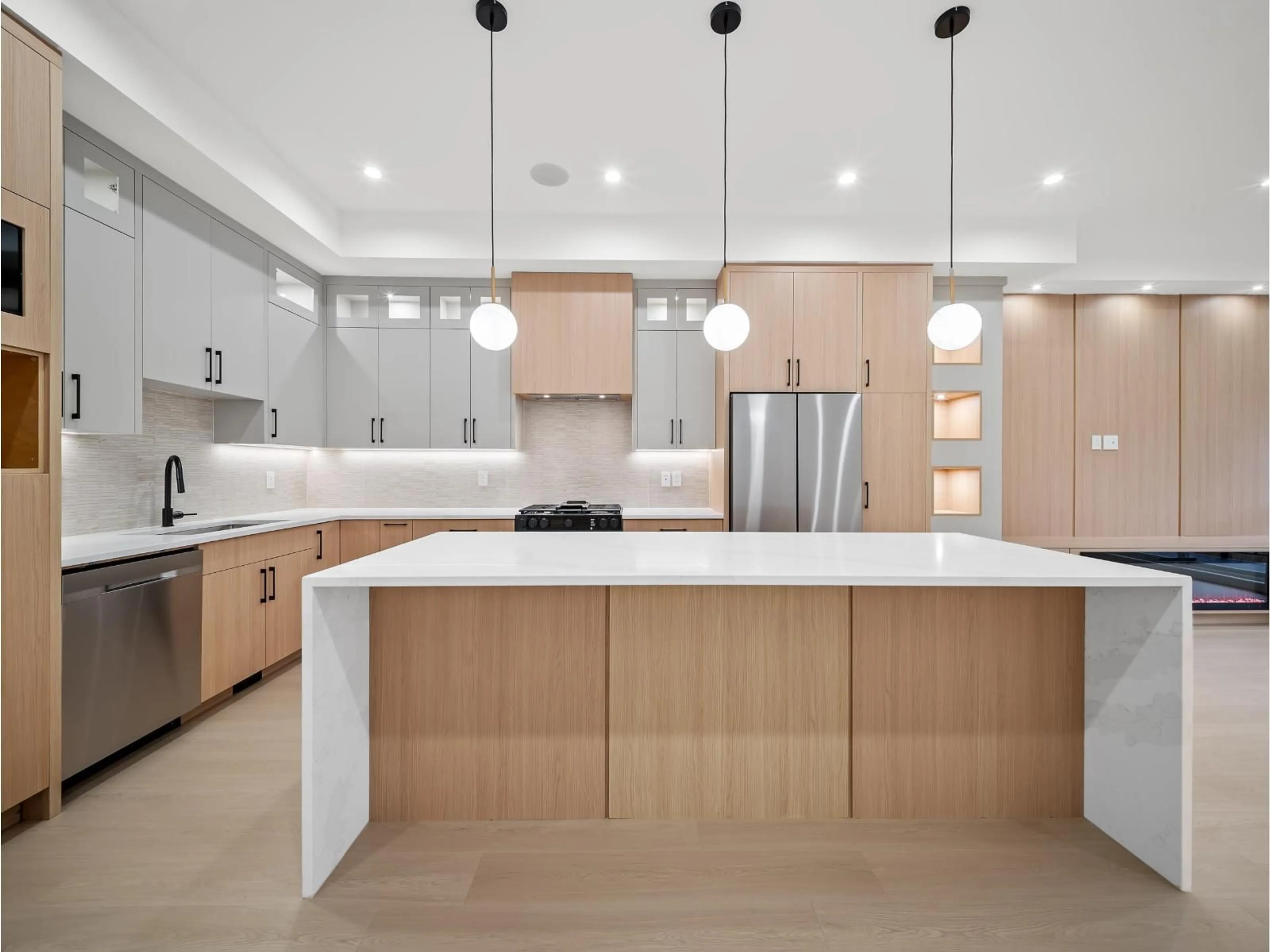 Contemporary kitchen, unknown for 101 - 11480 138A STREET, Surrey British Columbia V3R0J3