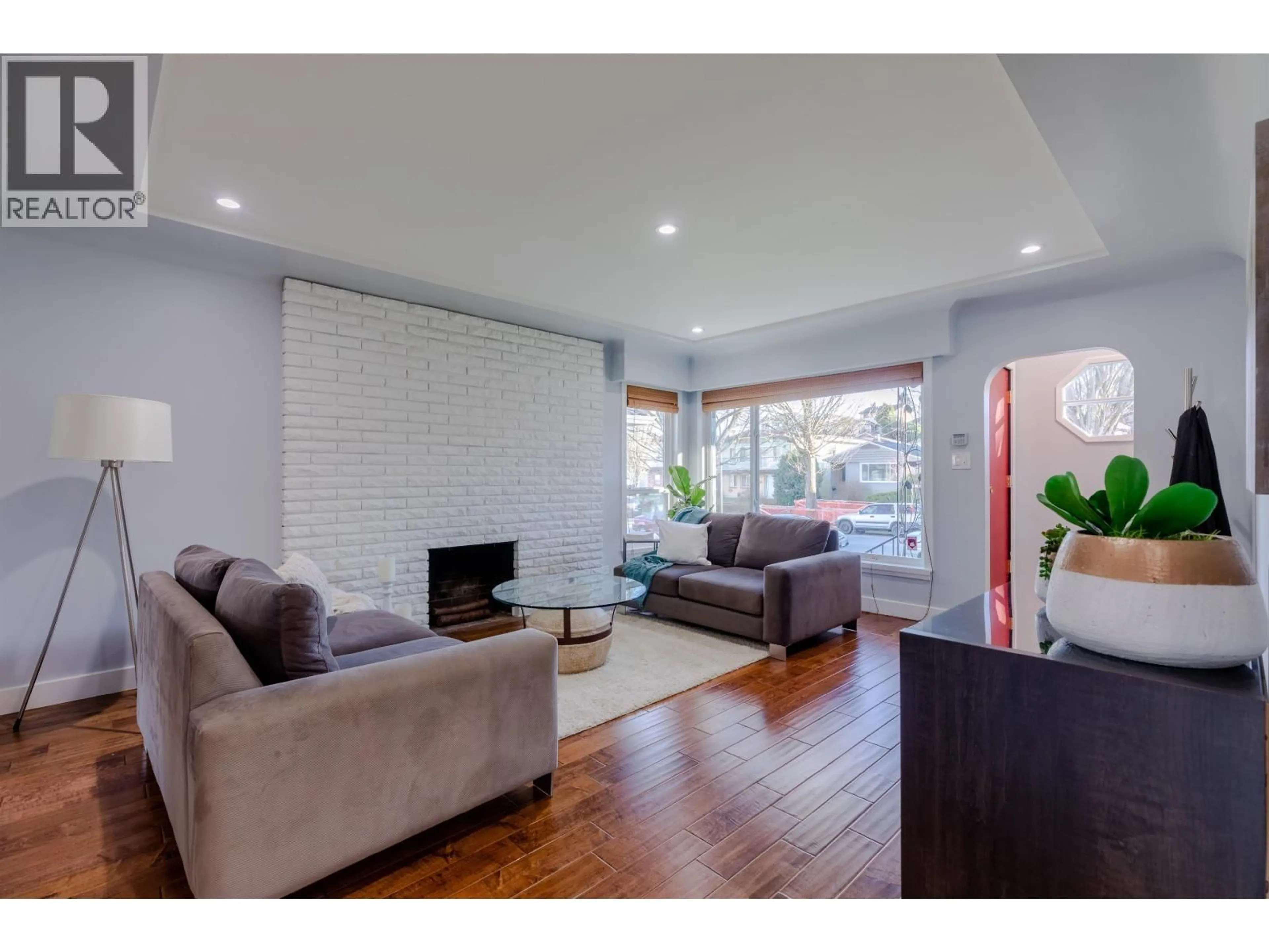 Living room with furniture, unknown for 2951 VENABLES STREET, Vancouver British Columbia V5K2R8