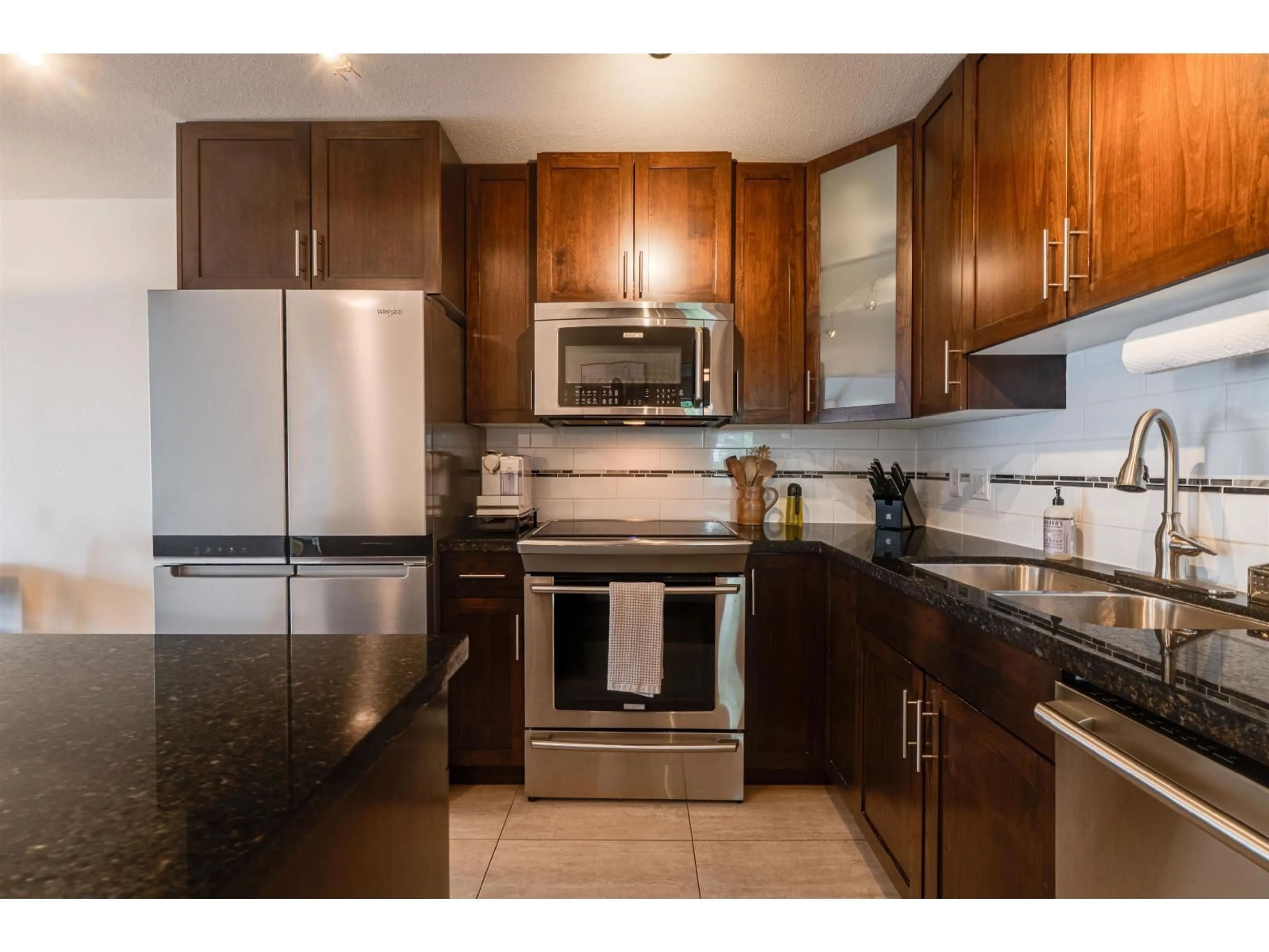 Standard kitchen, ceramic/tile floor for 423 - 5650 201A STREET, Langley British Columbia V3A0B3