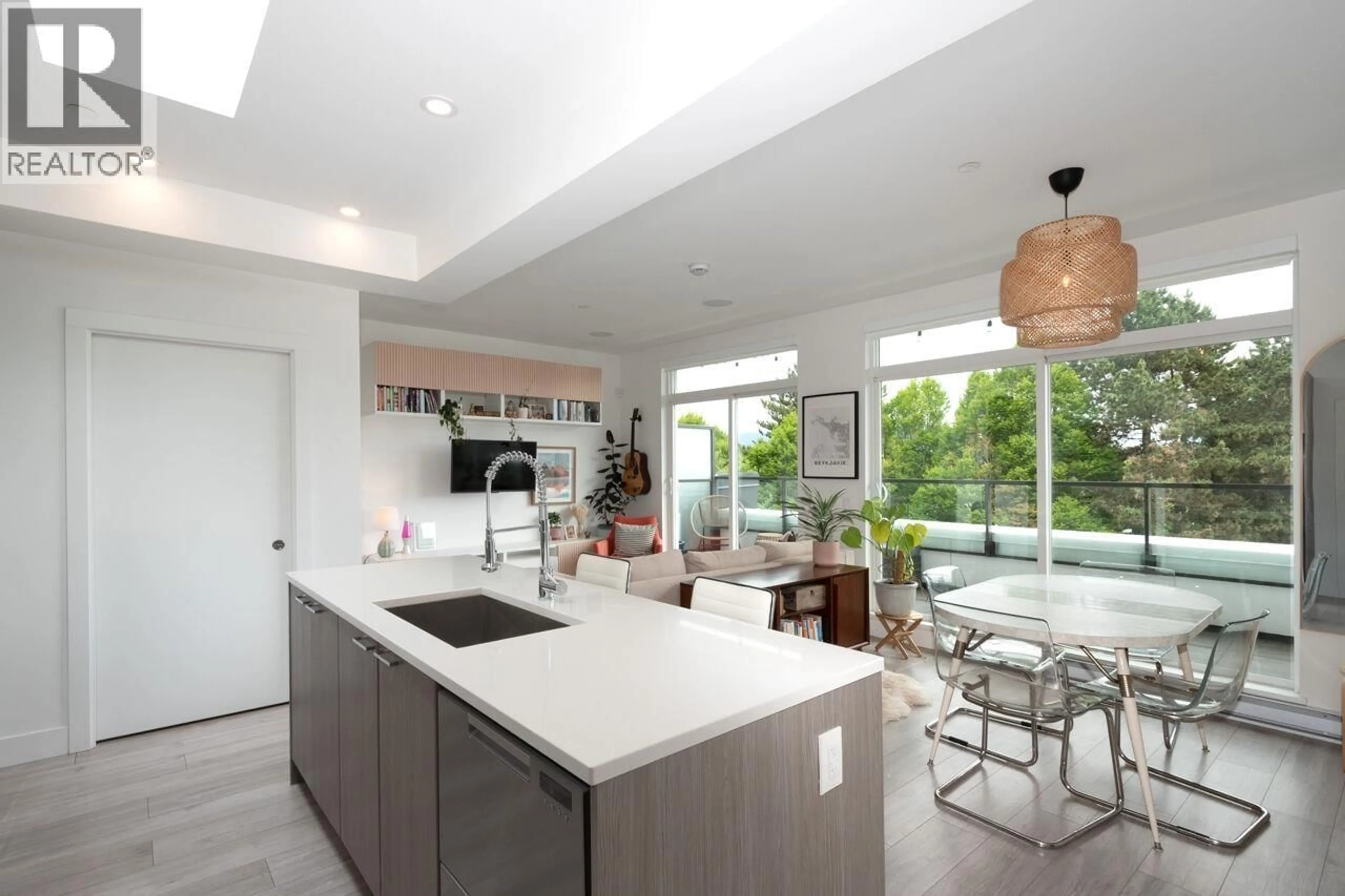 Contemporary kitchen, unknown for PH2 - 979 19TH AVENUE, Vancouver British Columbia V5V3C4
