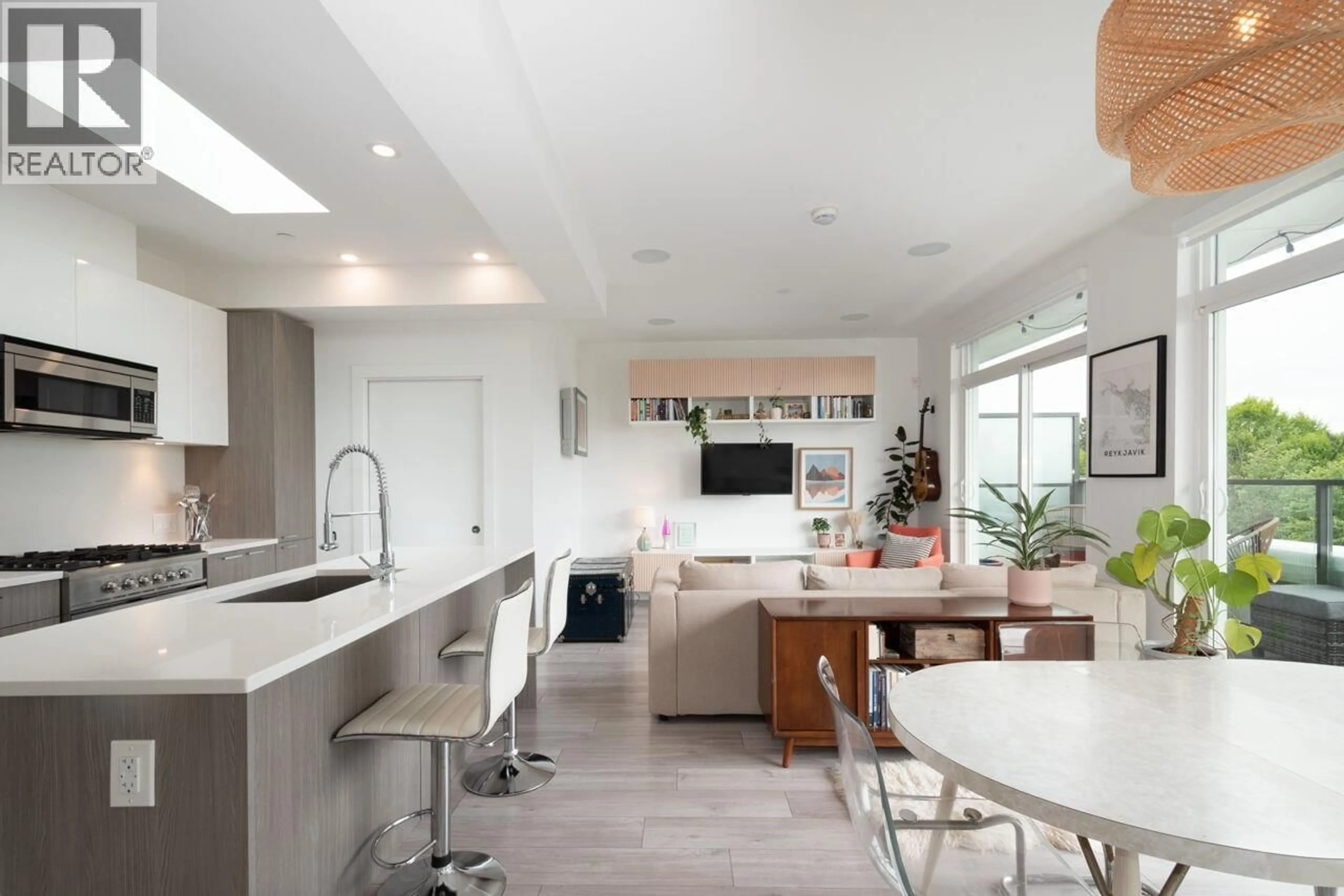 Contemporary kitchen, ceramic/tile floor for PH2 - 979 19TH AVENUE, Vancouver British Columbia V5V3C4