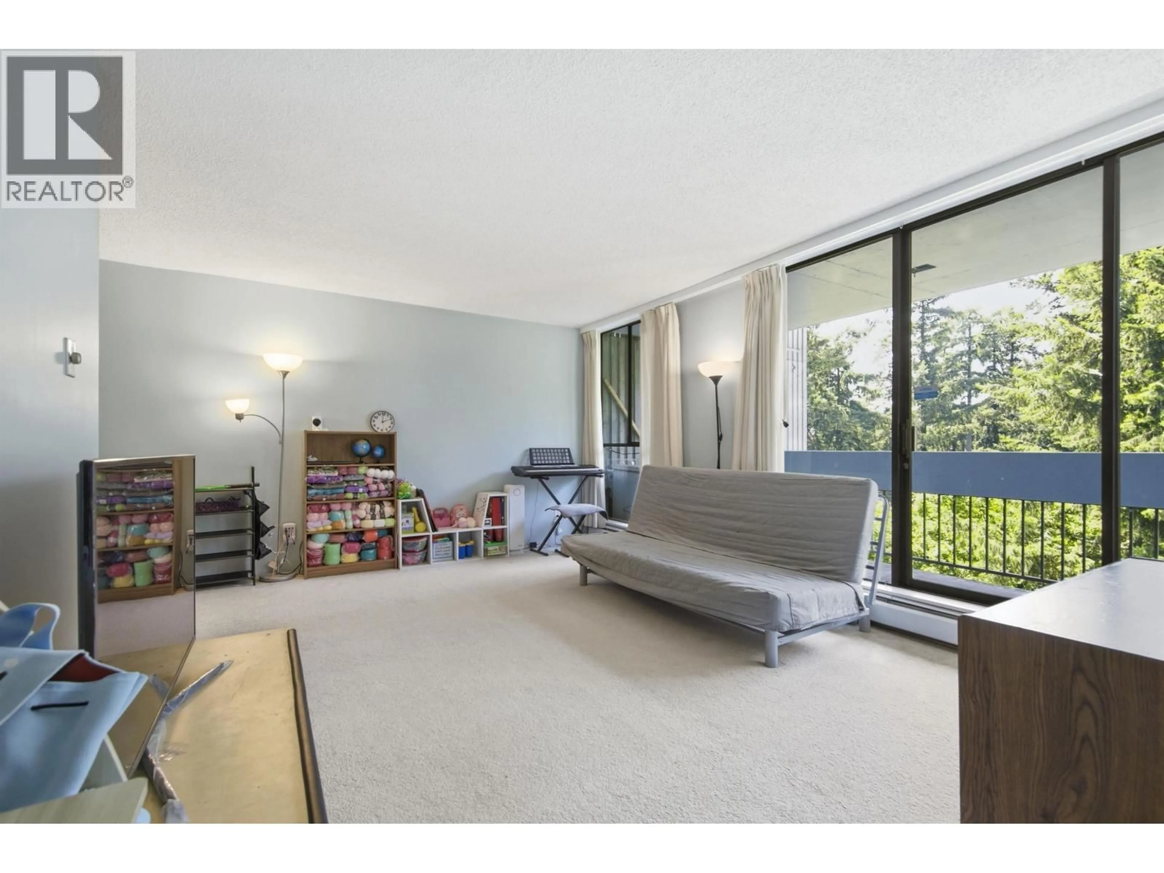 Living room with furniture, unknown for 801 - 6689 WILLINGDON AVENUE, Burnaby British Columbia V5H3Y8