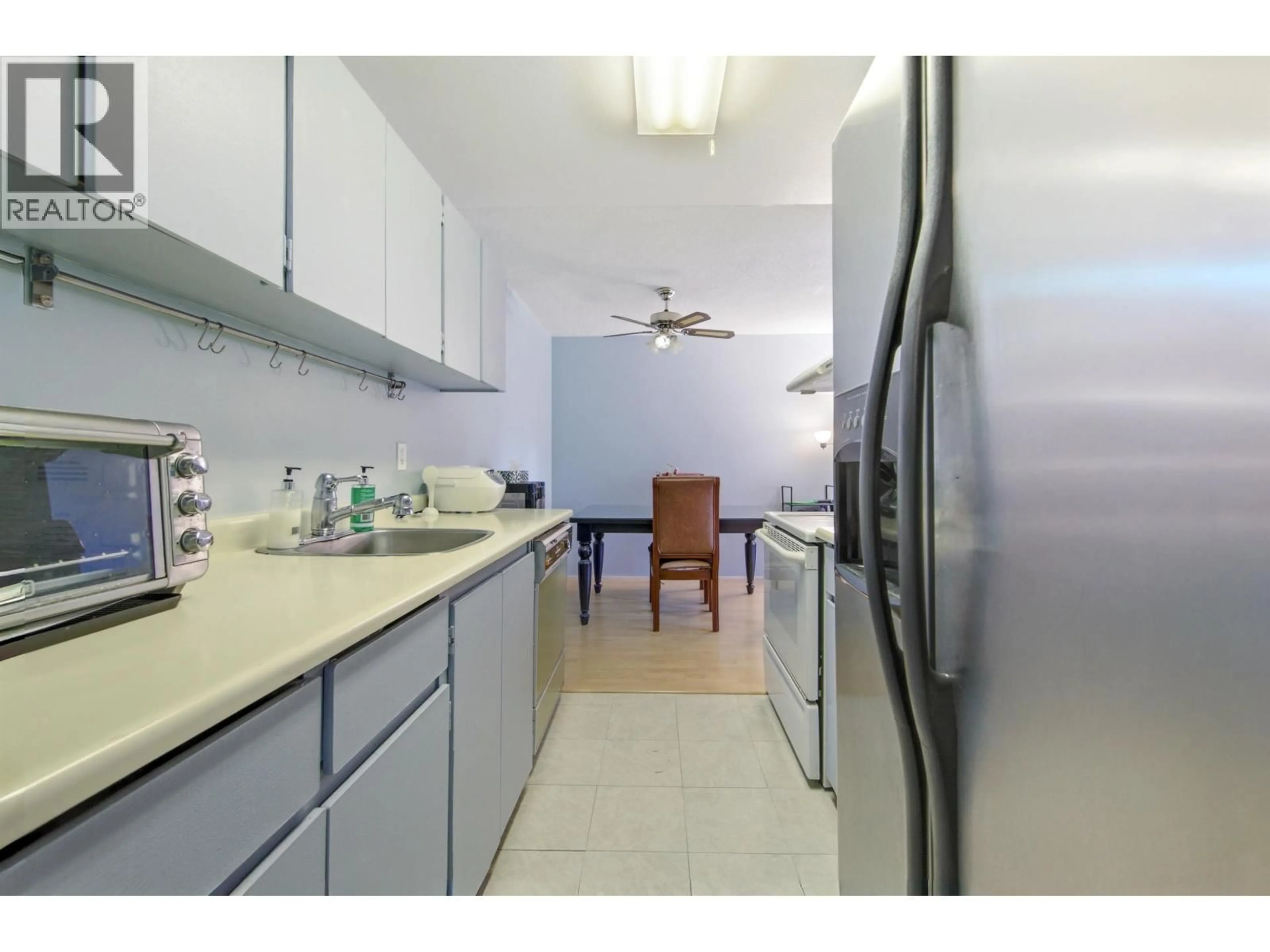 Standard kitchen, unknown for 801 - 6689 WILLINGDON AVENUE, Burnaby British Columbia V5H3Y8