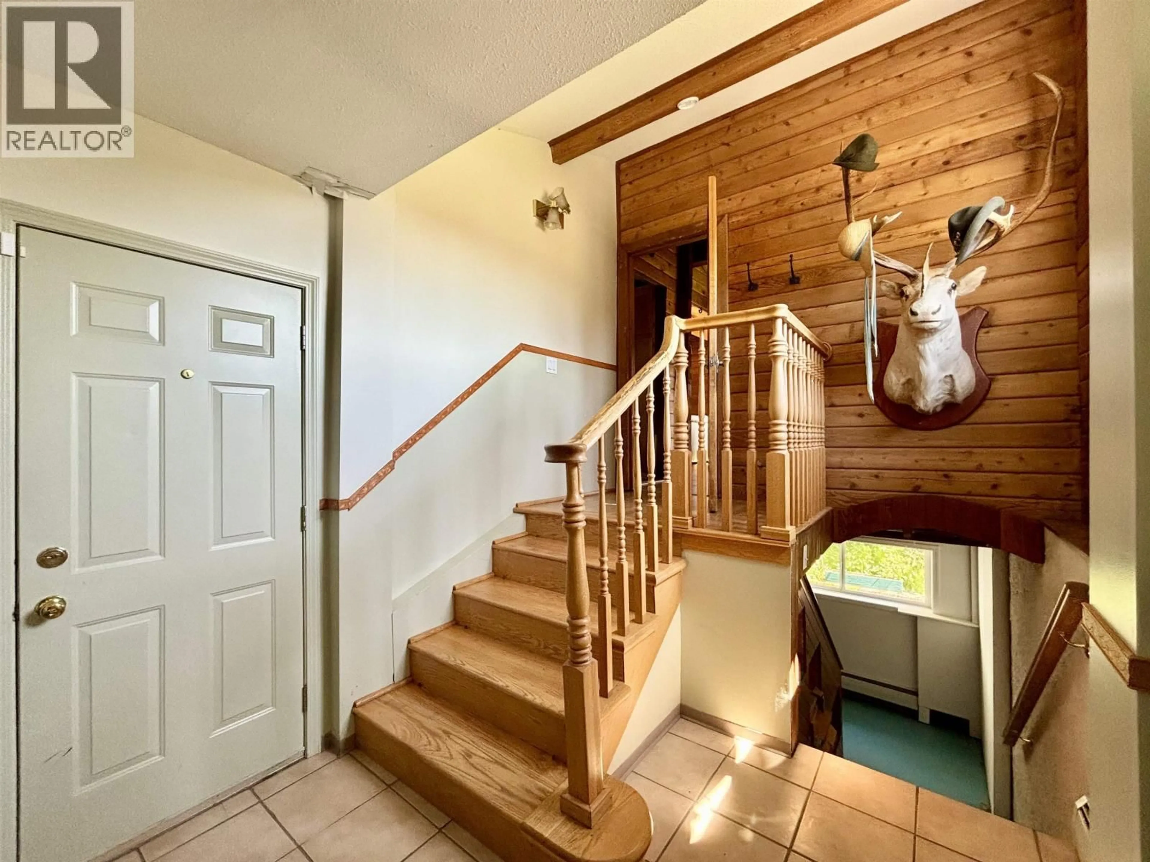 Indoor entryway for 41 AMOS STREET, Kitimat British Columbia V8C1A5