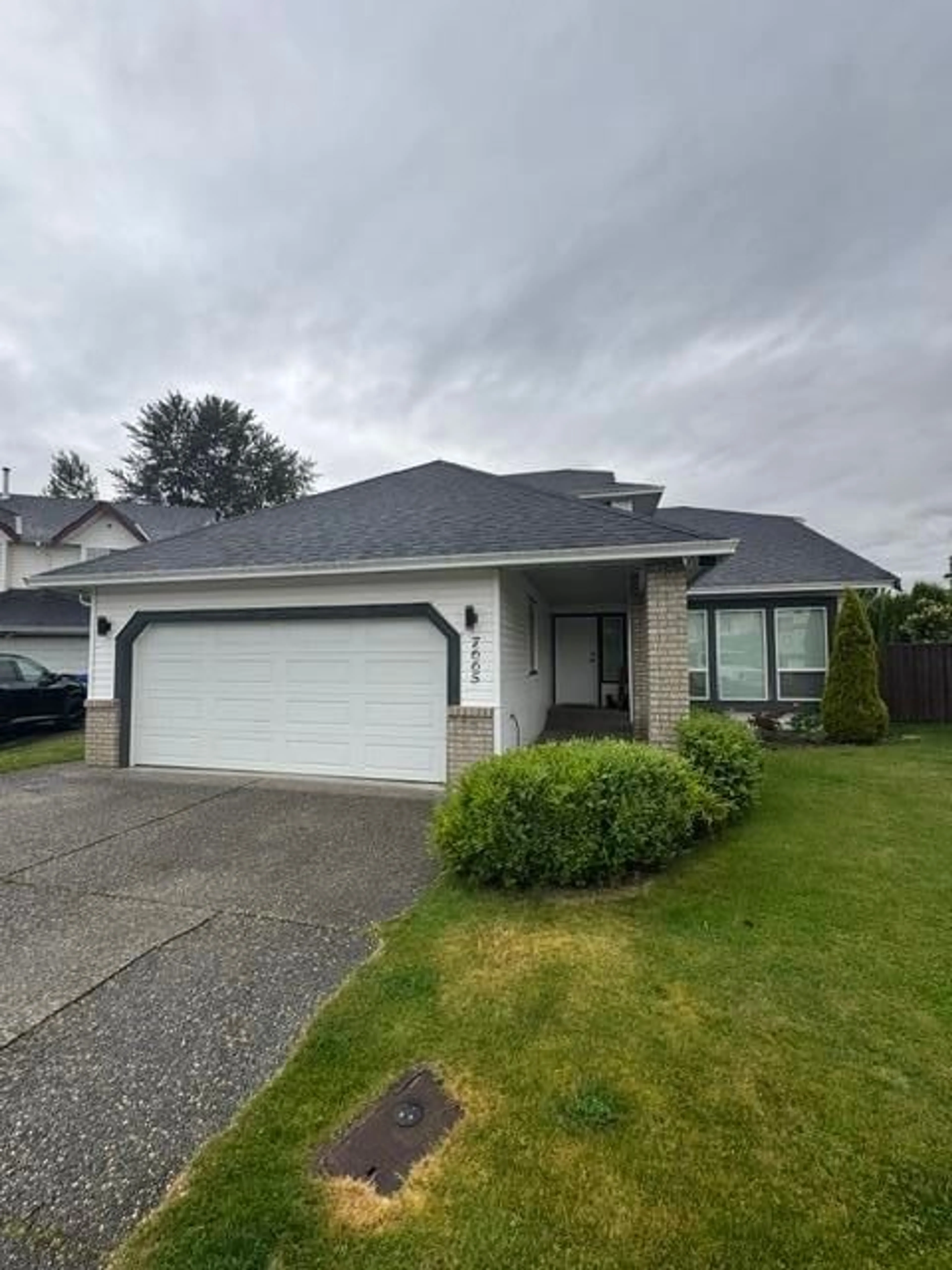 Home with vinyl exterior material, street for 7665 SAPPHIRE DRIVE, Chilliwack British Columbia V2R3A7