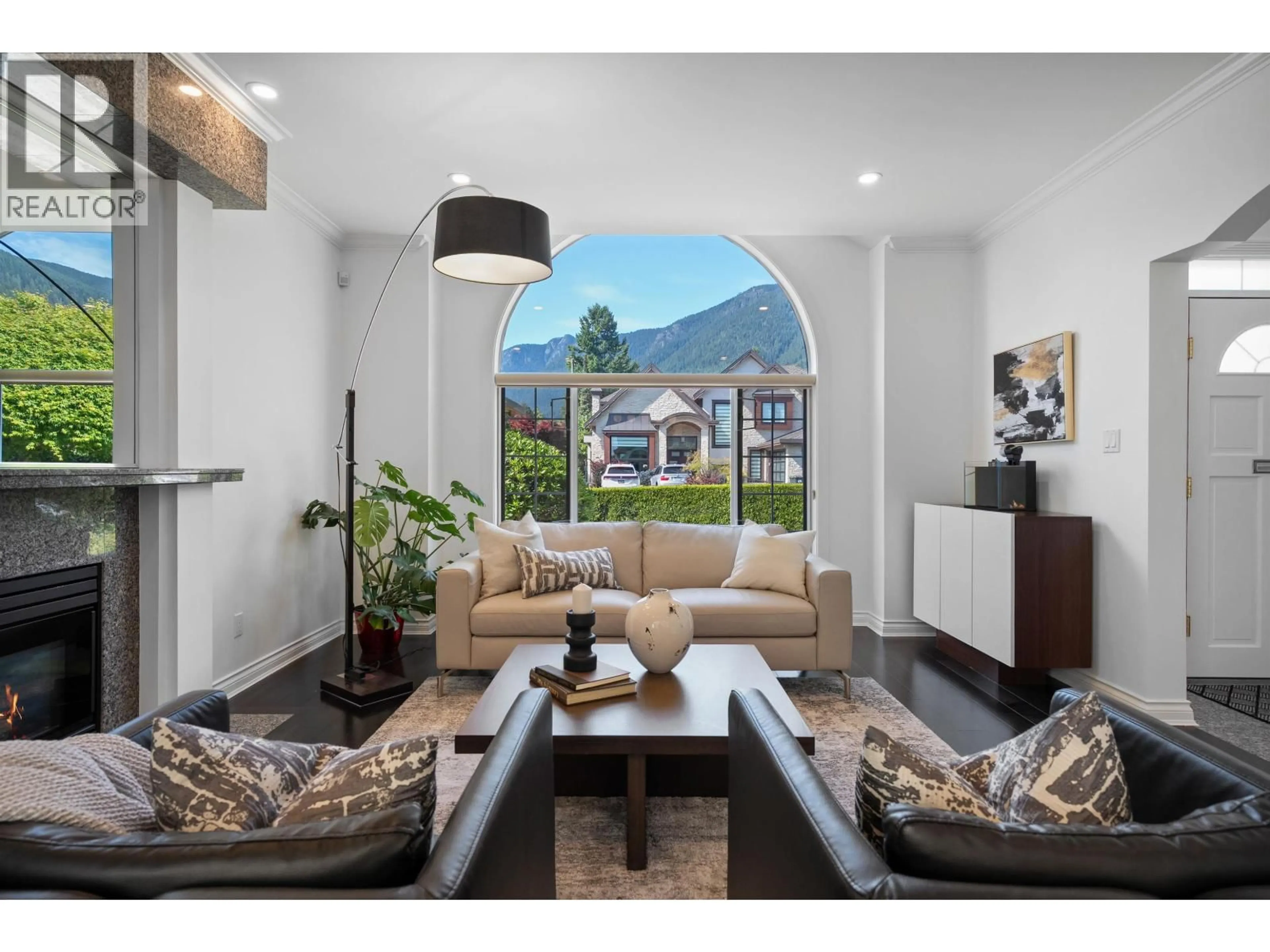 Living room with furniture, unknown for 917 WAVERTREE ROAD, North Vancouver British Columbia V7R1S4