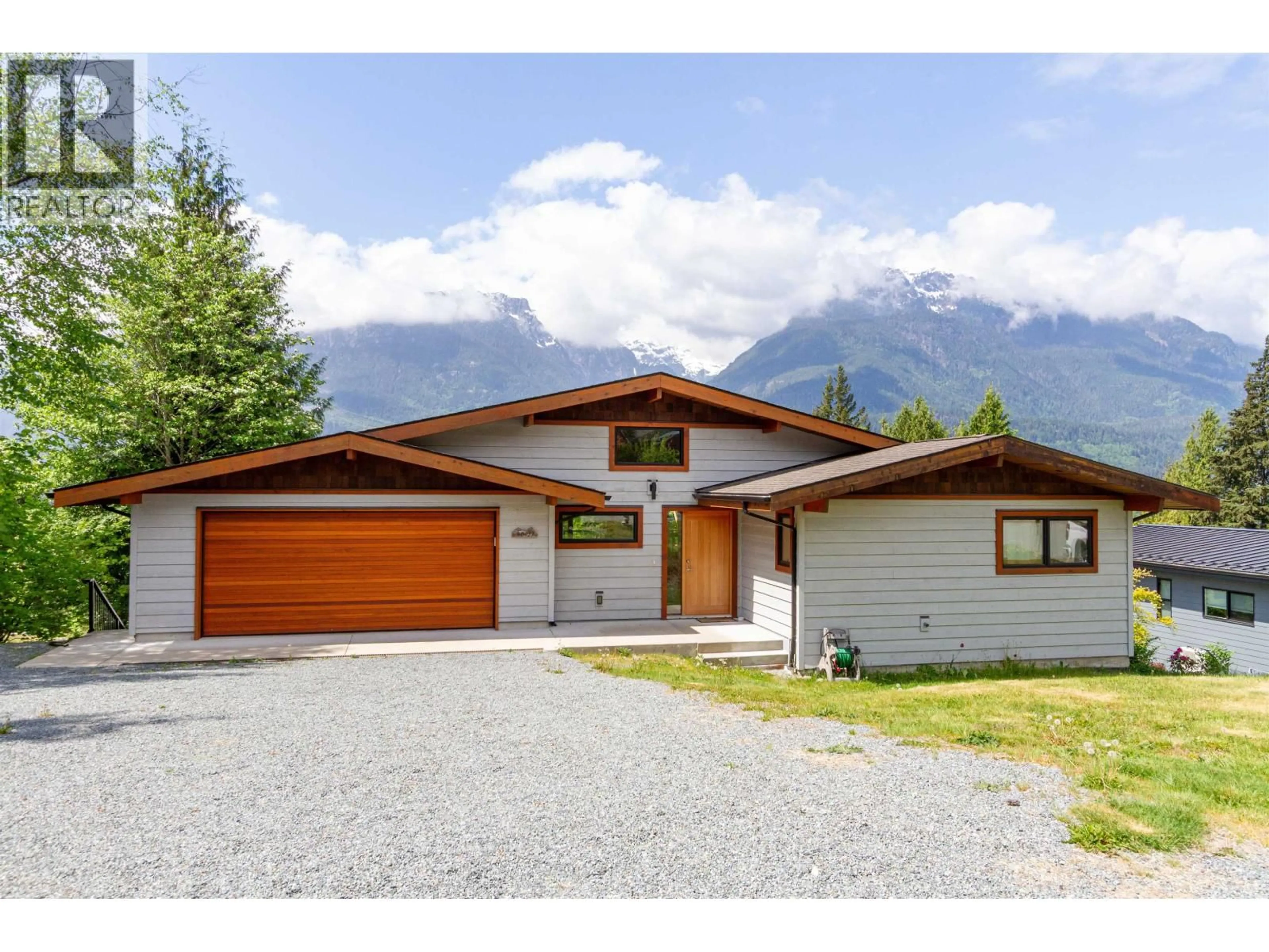 A pic from outside/outdoor area/front of a property/back of a property/a pic from drone, mountain view for 40427 AYR DRIVE, Squamish British Columbia V0N1T0
