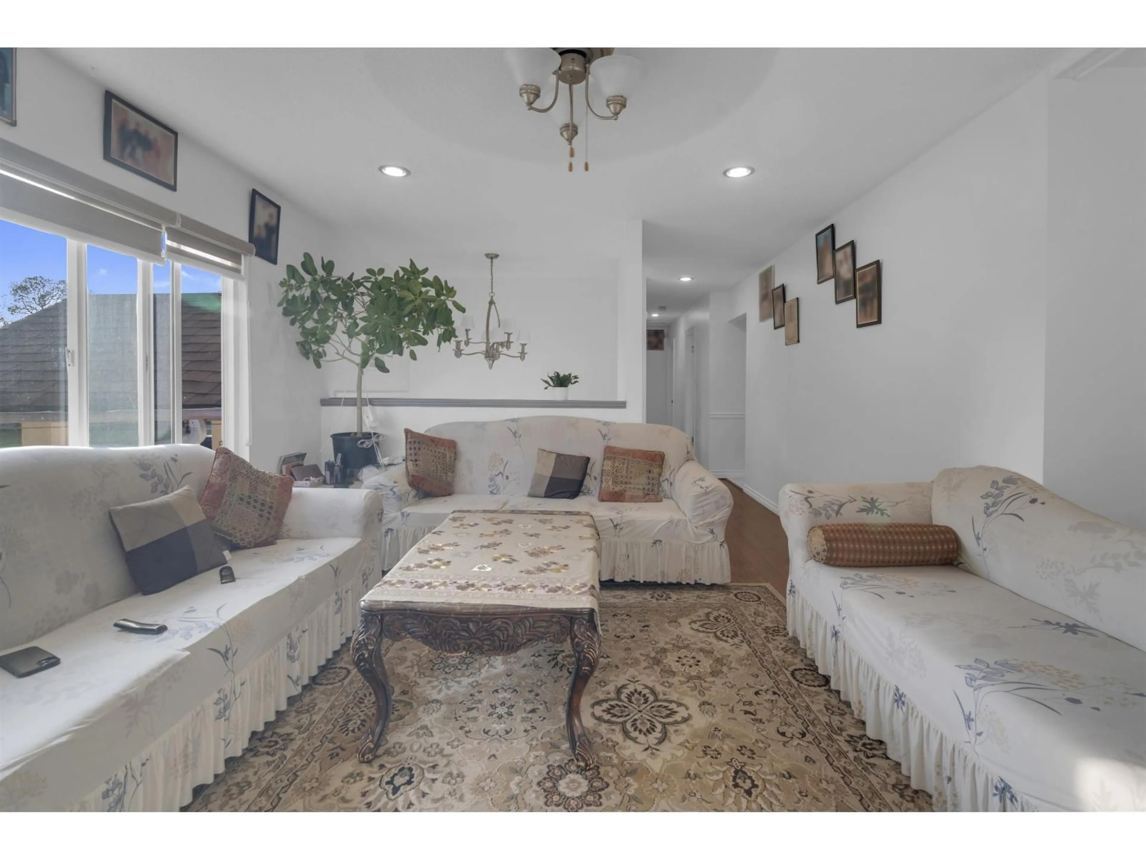 Living room with furniture, unknown for 9298 CINNAMON DRIVE, Surrey British Columbia V3V1V2
