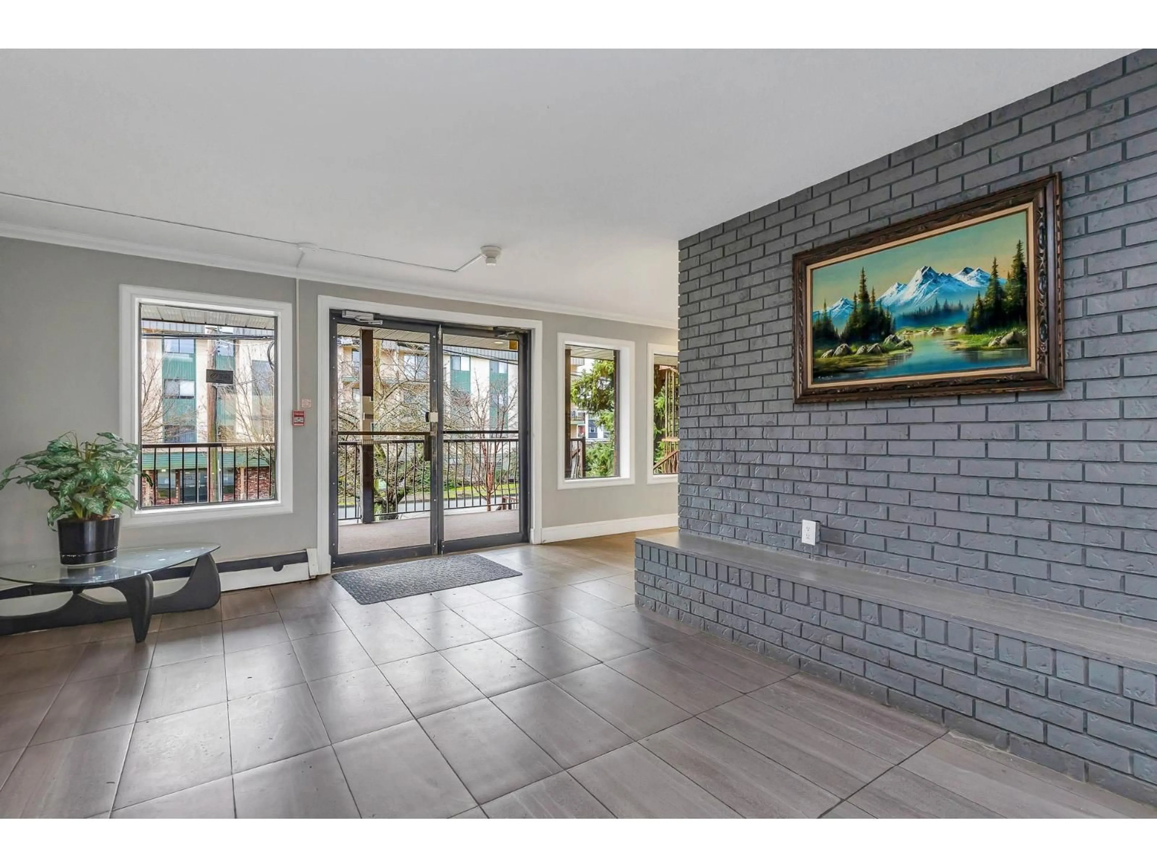 Indoor foyer for 105 - 45749 SPADINA AVENUE, Chilliwack British Columbia V2P1T5