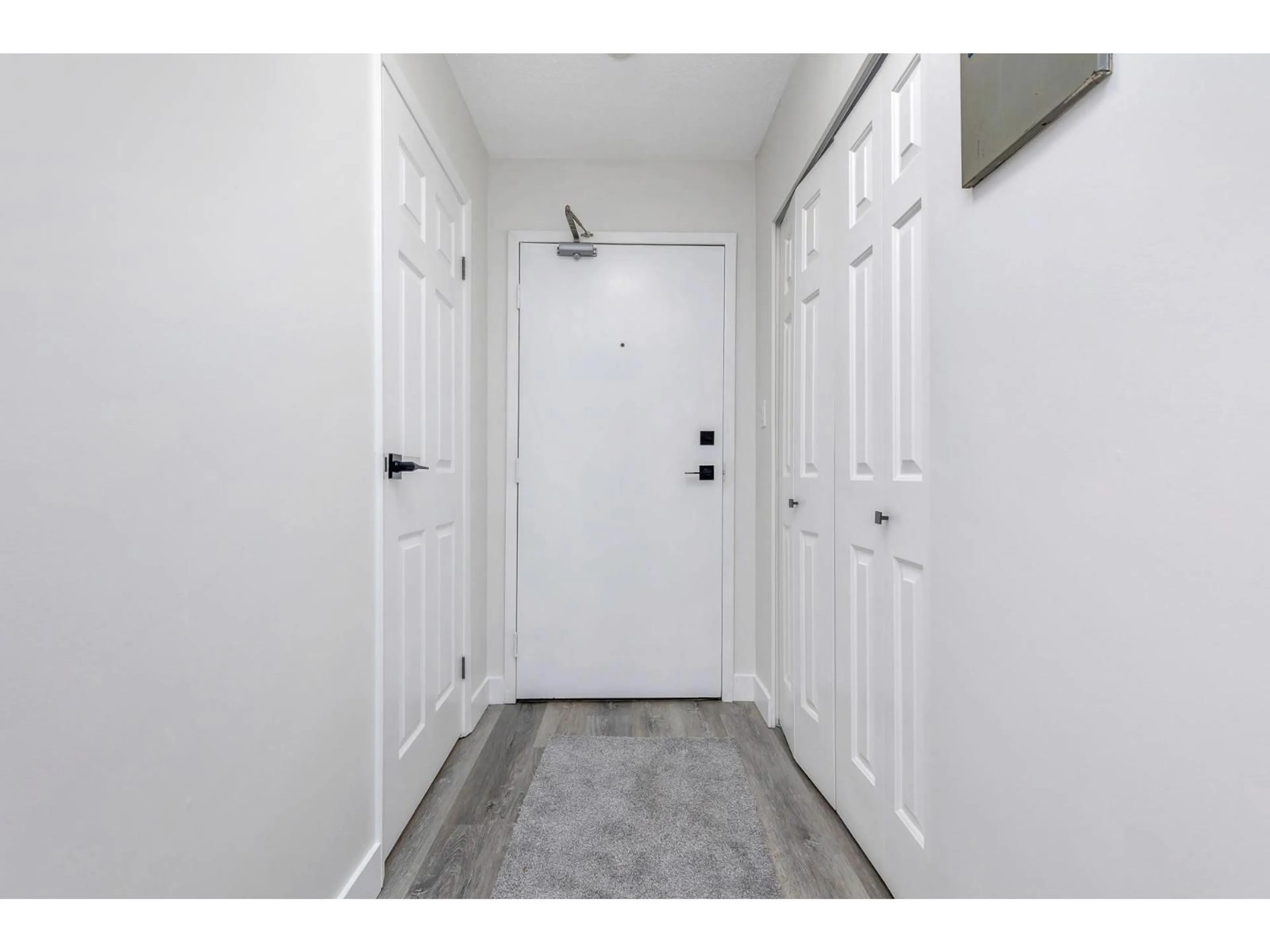 Indoor entryway for 105 - 45749 SPADINA AVENUE, Chilliwack British Columbia V2P1T5