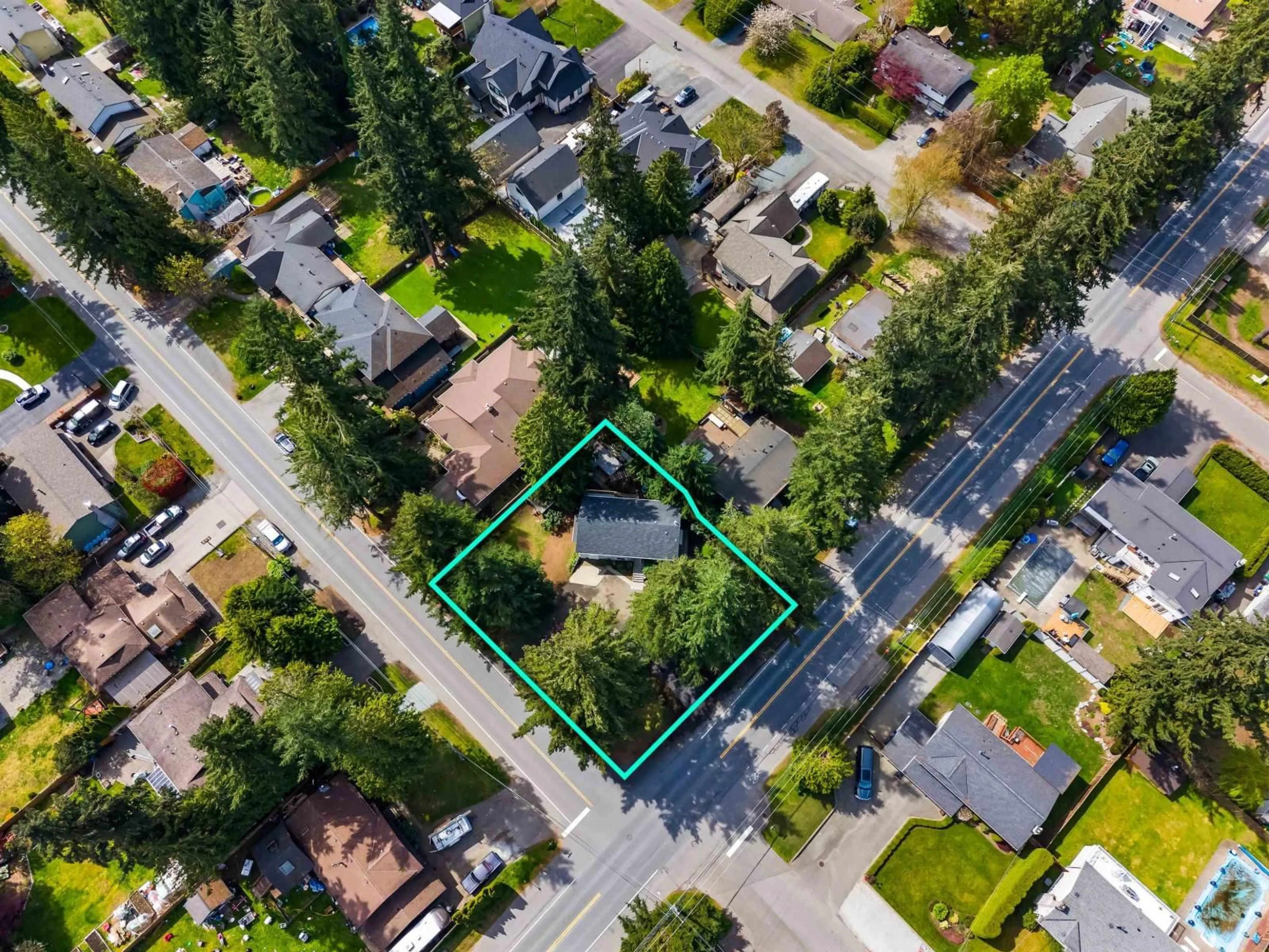 A pic from outside/outdoor area/front of a property/back of a property/a pic from drone, street for 20188 40 AVENUE, Langley British Columbia V3A2W5