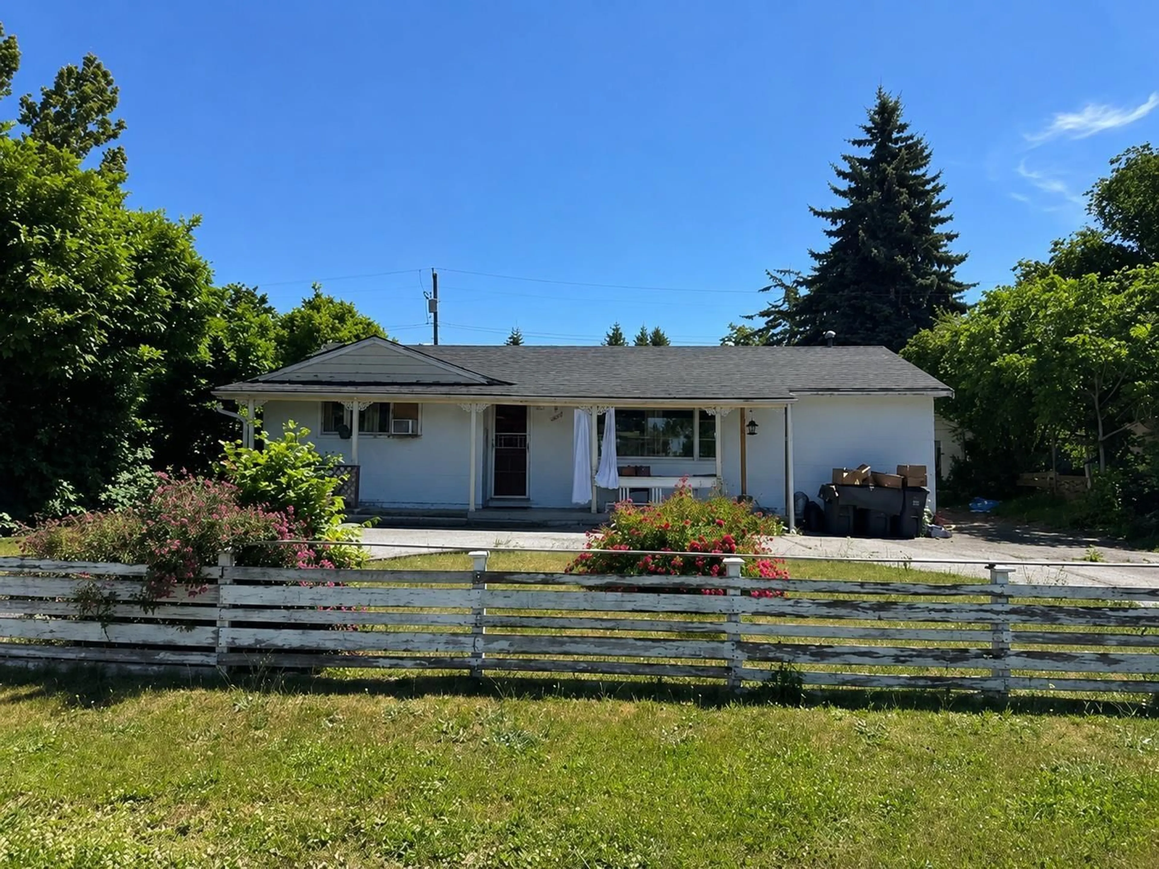 A pic from outside/outdoor area/front of a property/back of a property/a pic from drone, street for 10618 137A STREET, Surrey British Columbia V3T4J6