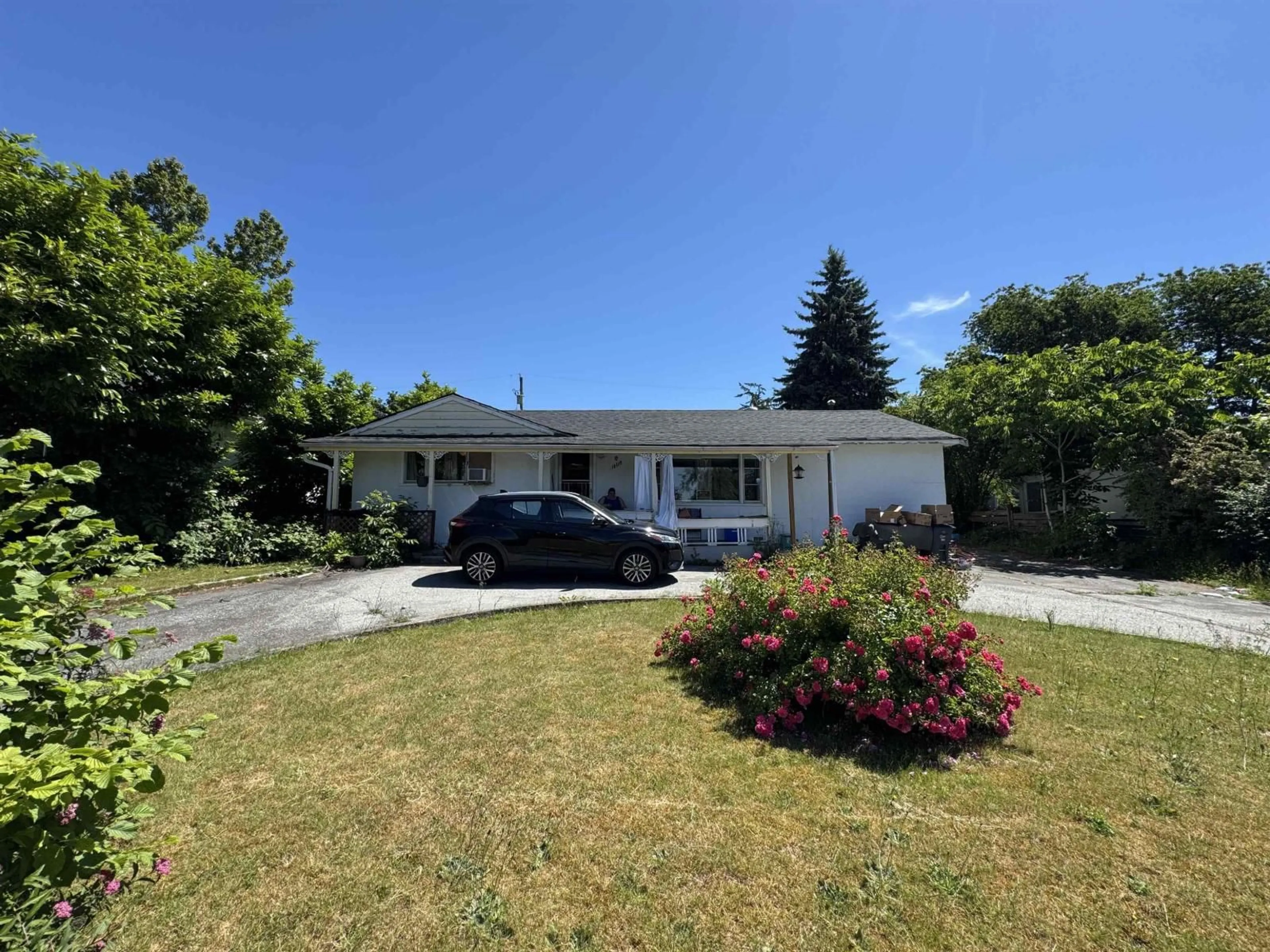 A pic from outside/outdoor area/front of a property/back of a property/a pic from drone, street for 10618 137A STREET, Surrey British Columbia V3T4J6