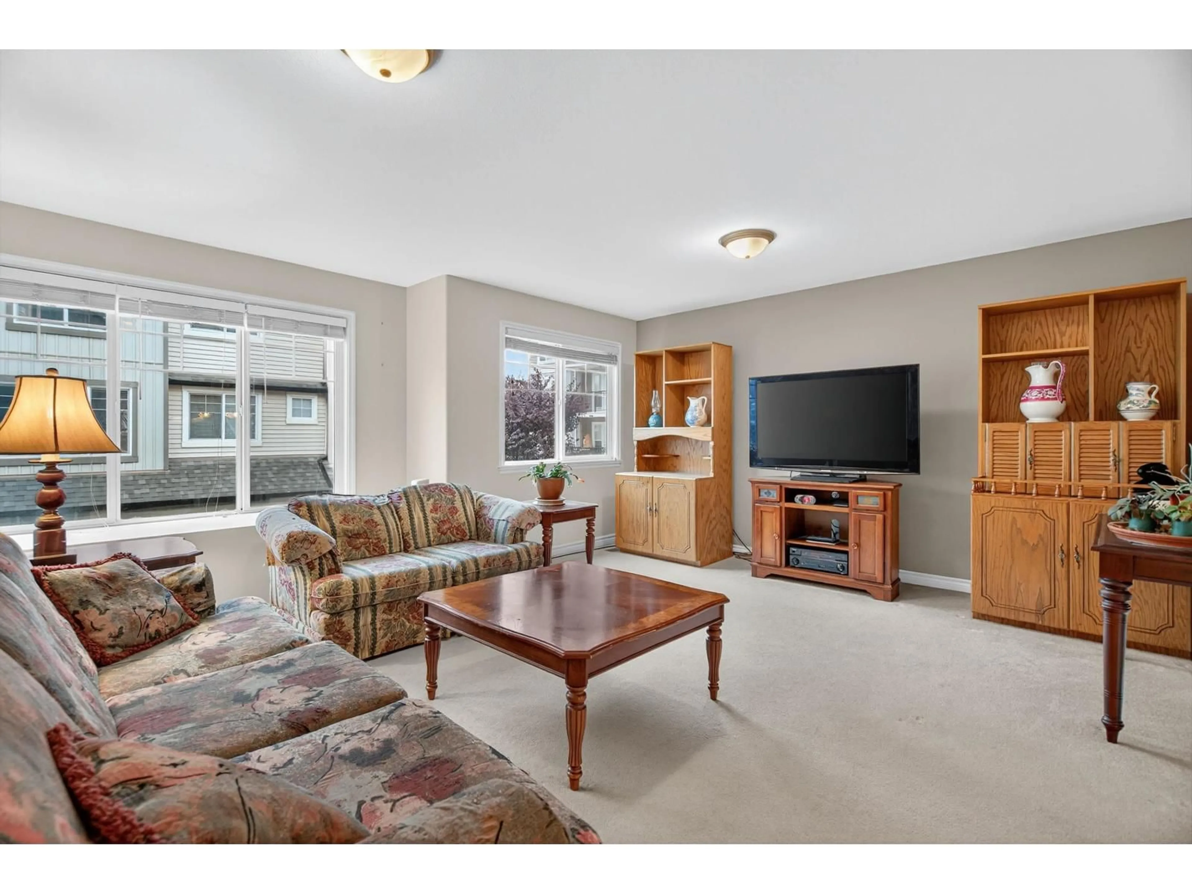 Living room with furniture, unknown for 15 - 8917 EDWARD STREET, Chilliwack British Columbia V2P4E2