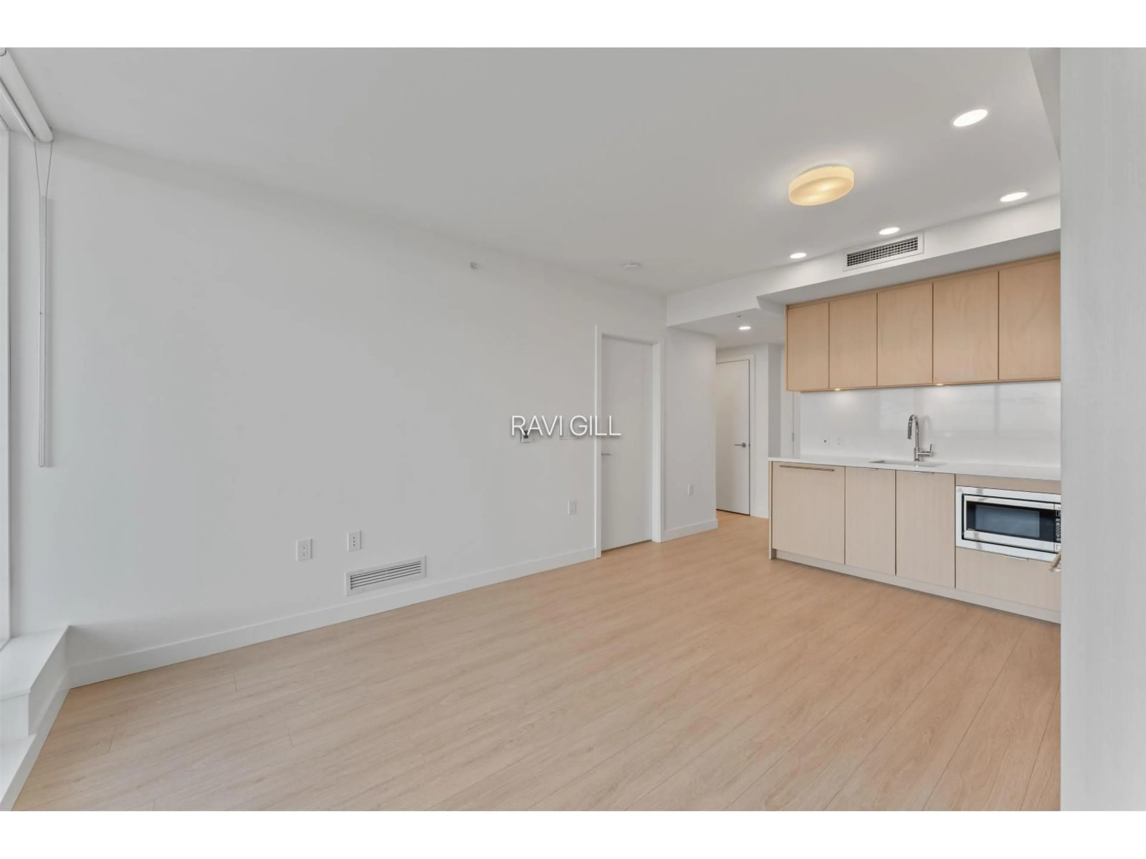 A pic of a room for 3012 - 13675 107A AVENUE, Surrey British Columbia V3T0X3
