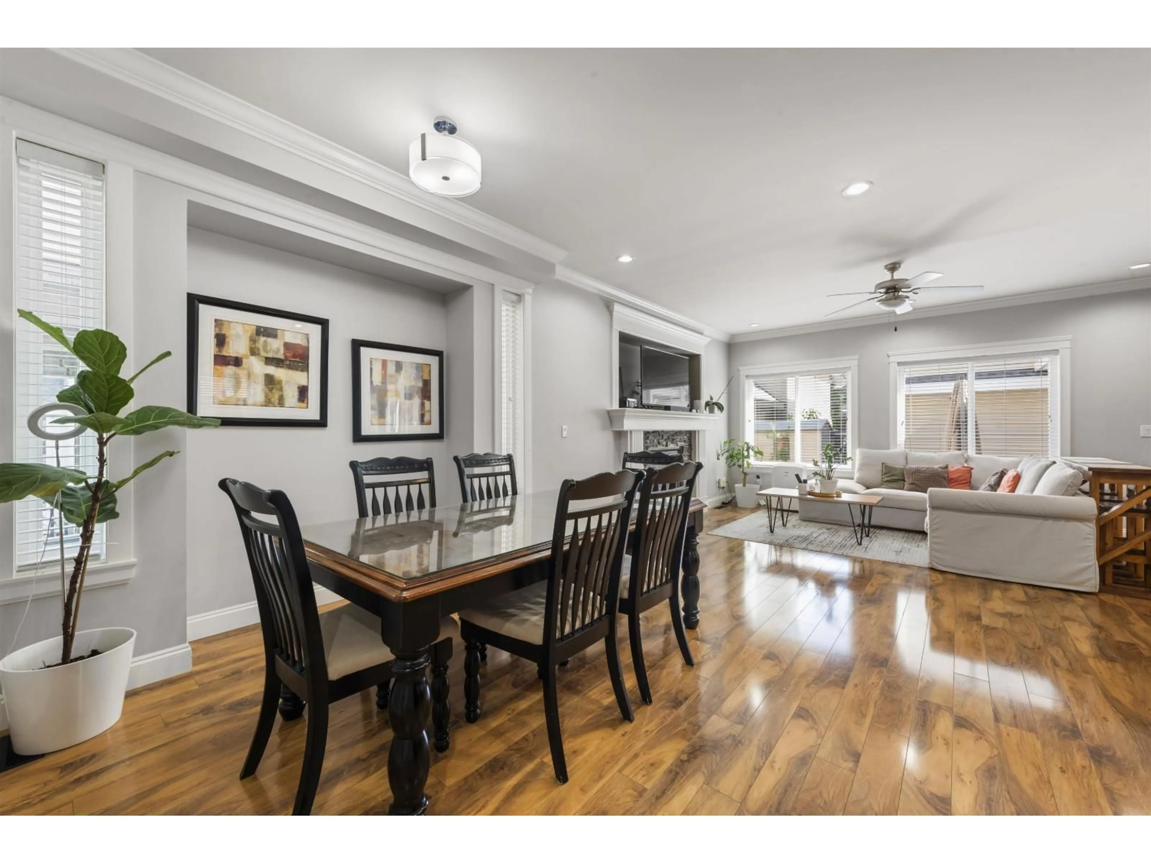 Dining room, wood/laminate floor for 15032 60 AVENUE, Surrey British Columbia V3S5X6