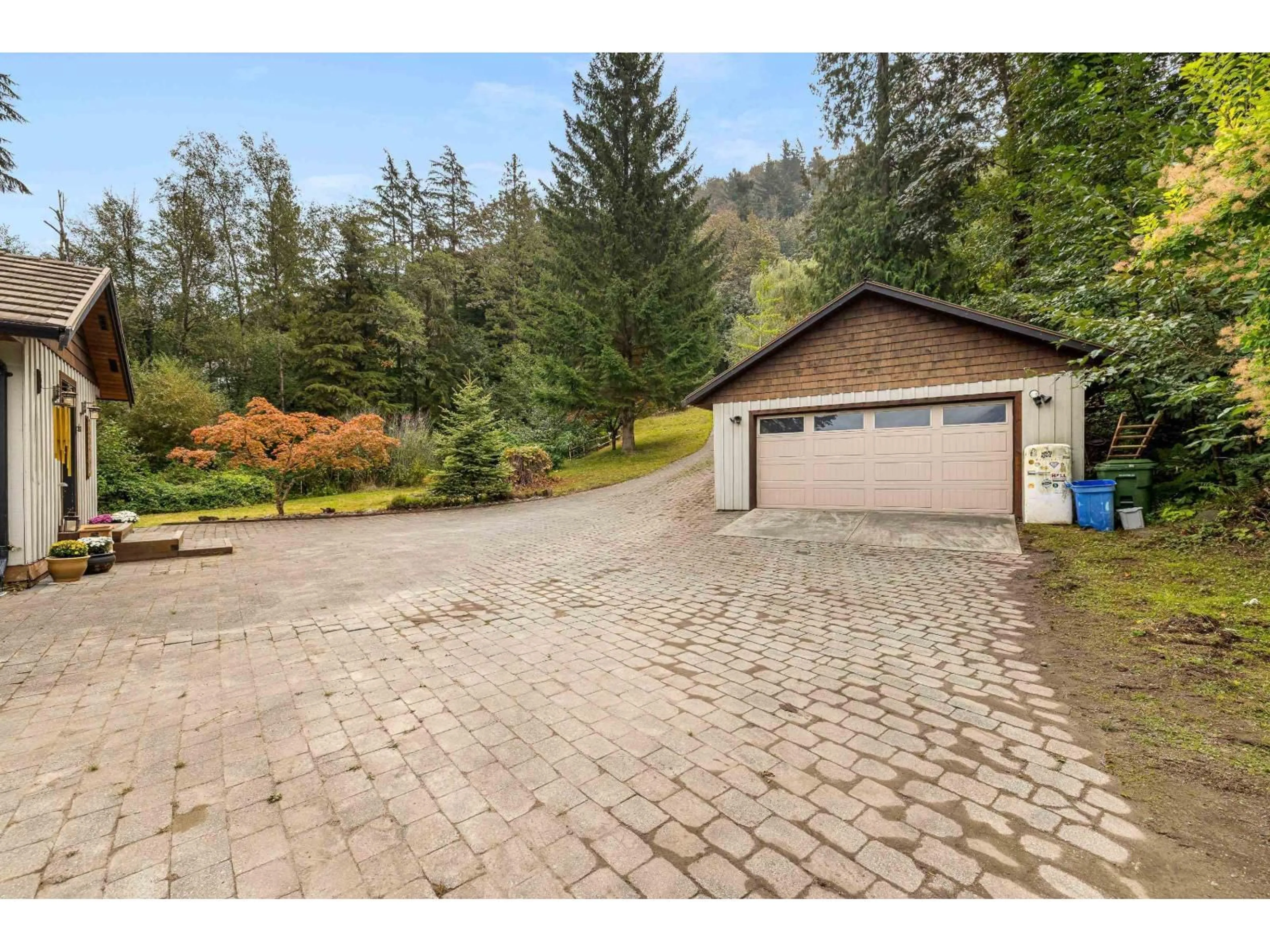 A pic from outside/outdoor area/front of a property/back of a property/a pic from drone, unknown for 8379 CHELMSFORD PLACE, Chilliwack British Columbia V2R3X2