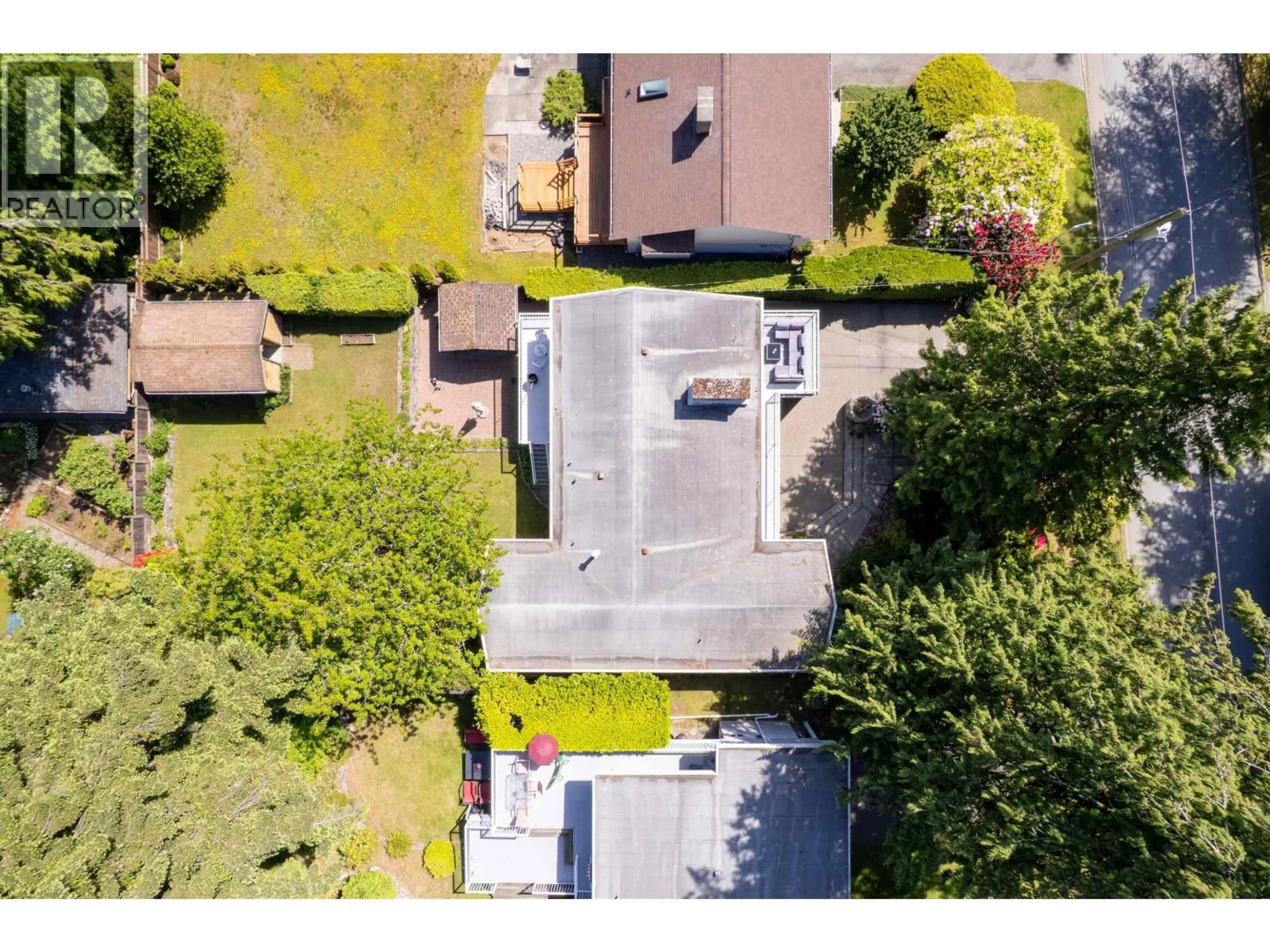 A pic from outside/outdoor area/front of a property/back of a property/a pic from drone, street for 646 WINDSOR ROAD, North Vancouver British Columbia V7N1K7