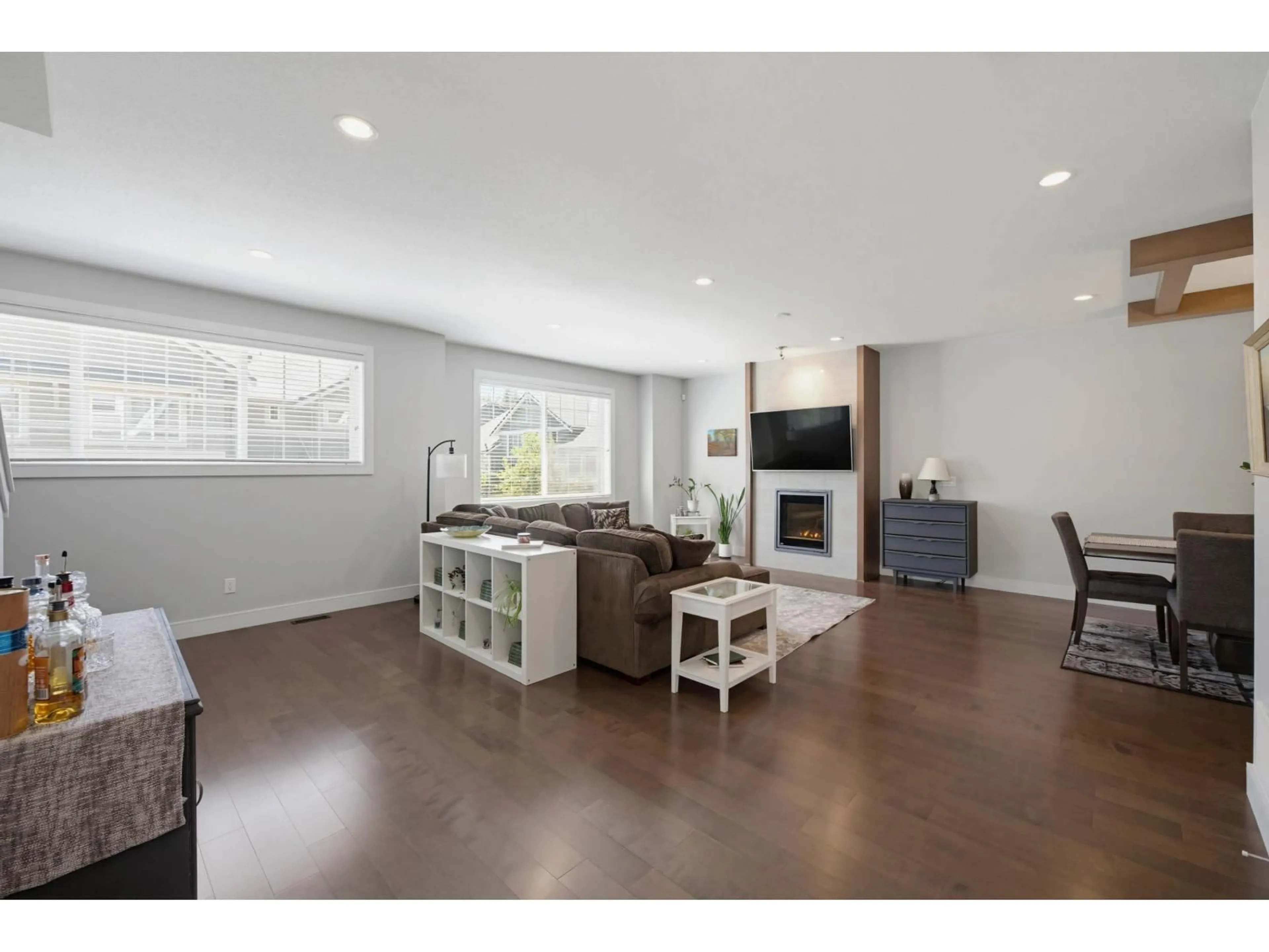 Living room with furniture, unknown for 50 - 15988 32 AVENUE, Surrey British Columbia V3Z2J4