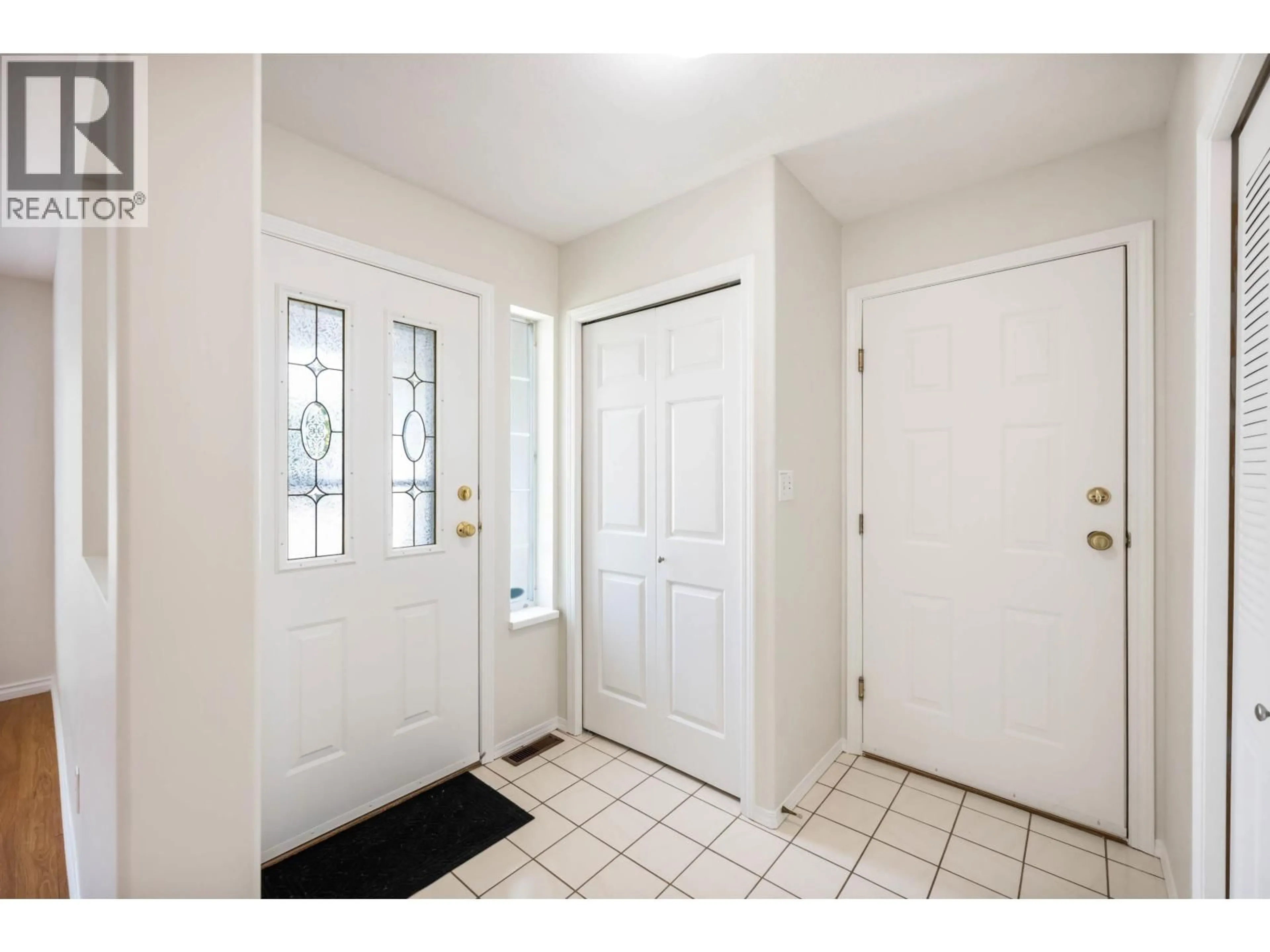 Indoor entryway for 11484 207 STREET, Maple Ridge British Columbia V2X1X1