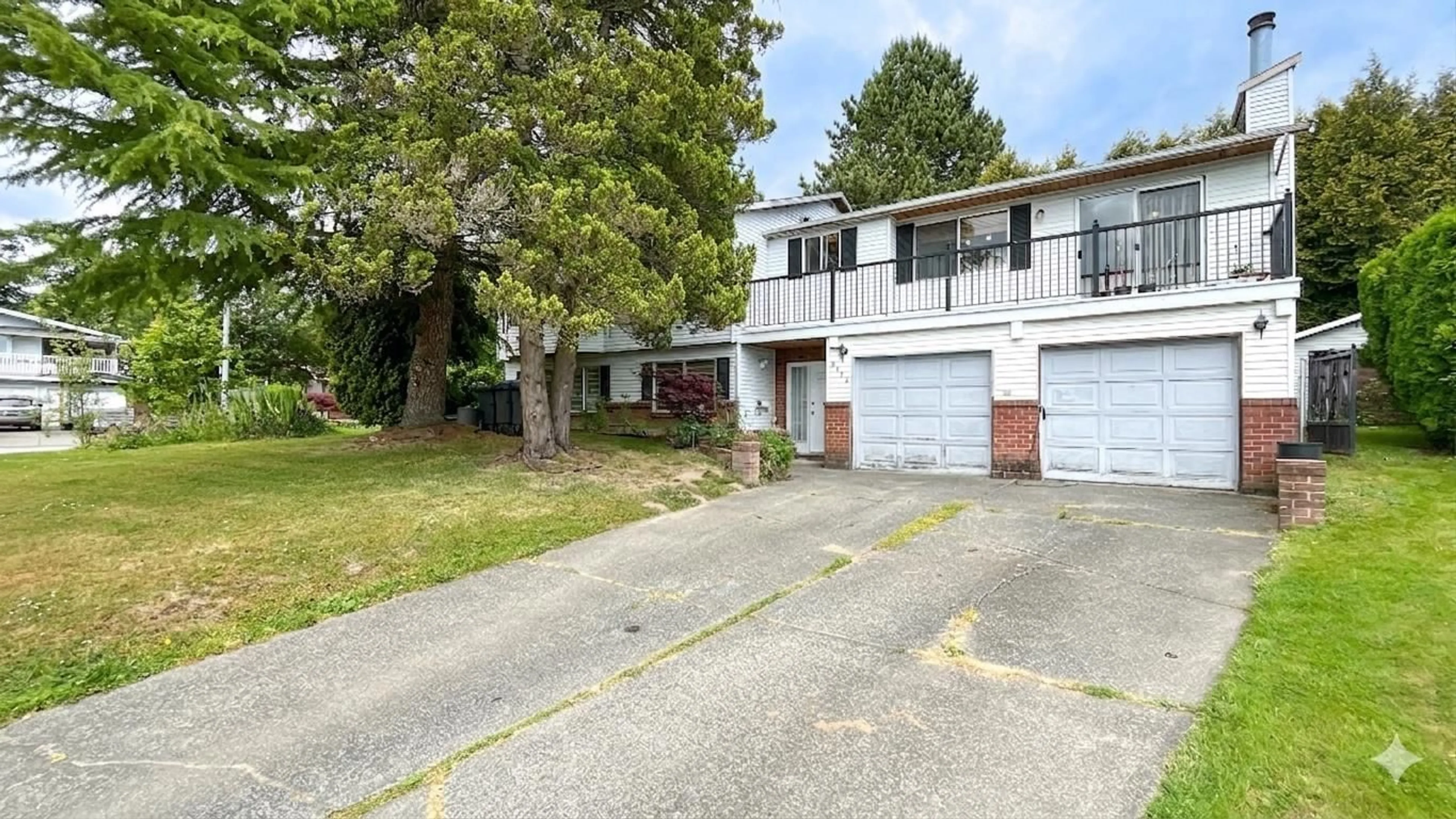 A pic from outside/outdoor area/front of a property/back of a property/a pic from drone, street for 9392 139 STREET, Surrey British Columbia V3V7K9