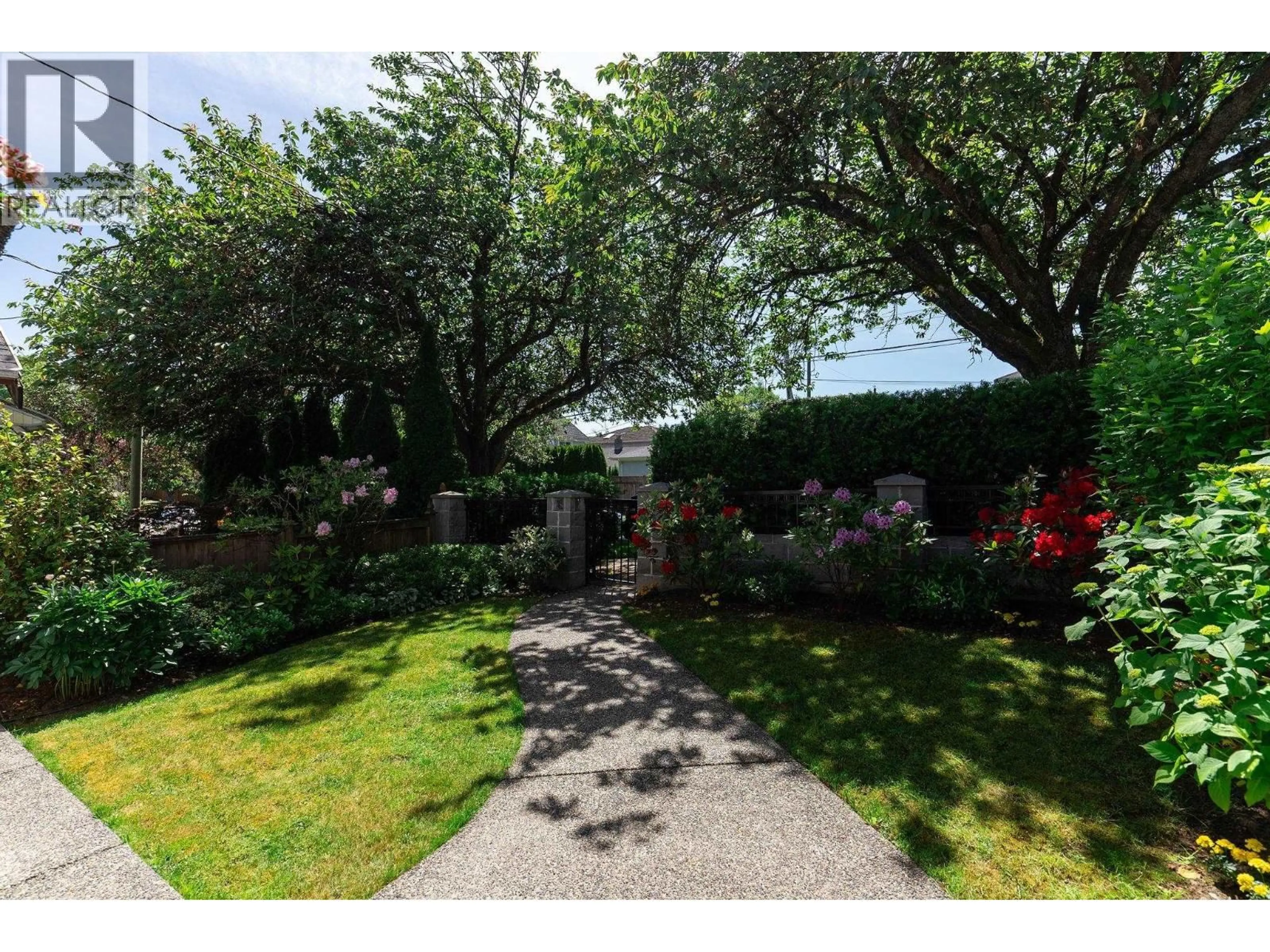 A pic from outside/outdoor area/front of a property/back of a property/a pic from drone, unknown for 1171 29TH AVENUE, Vancouver British Columbia V5V2S9