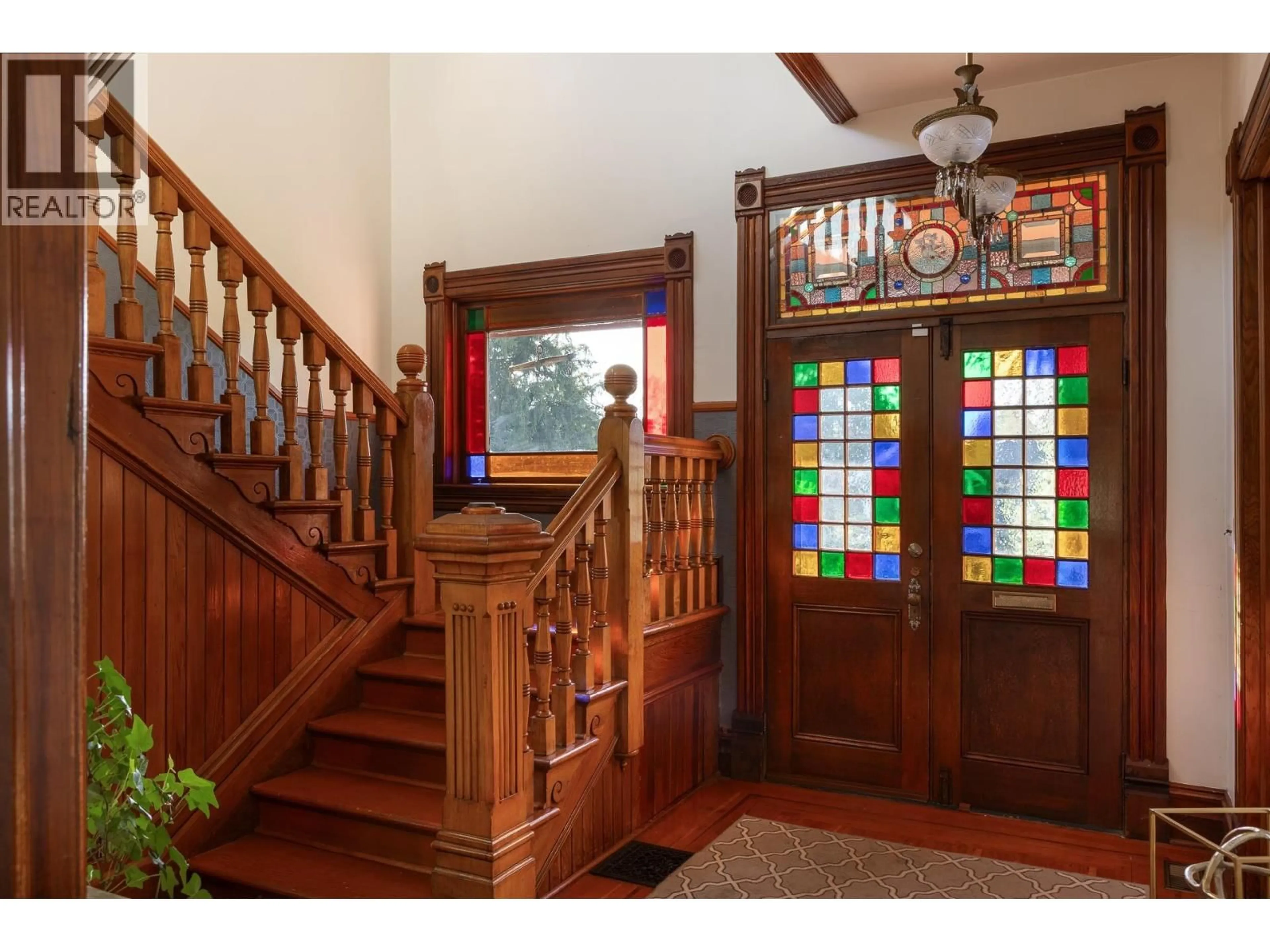 Indoor entryway for 403 ST. GEORGE STREET, New Westminster British Columbia V3L1L1