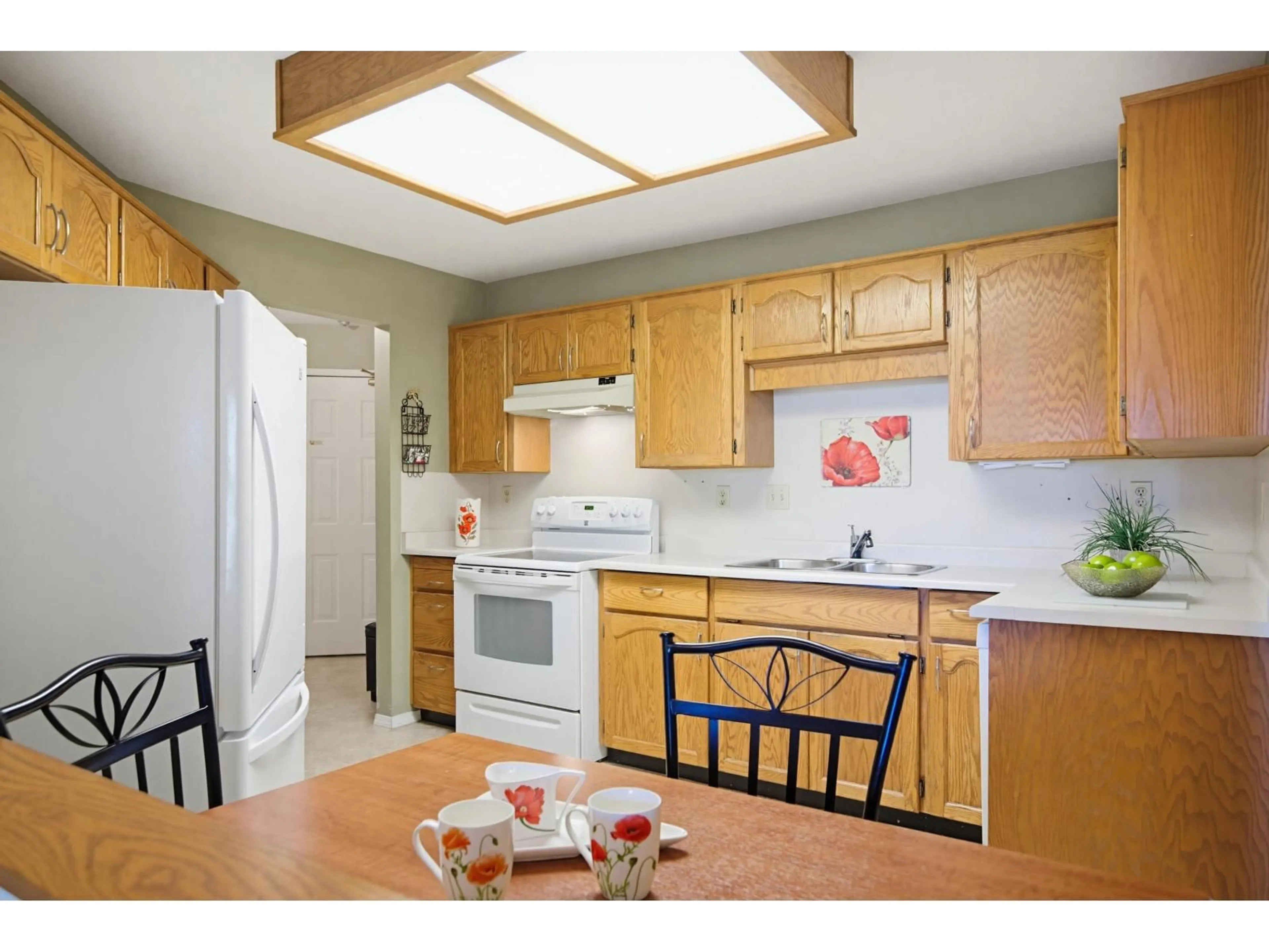 Standard kitchen, wood/laminate floor for 205 - 5360 205 STREET, Langley British Columbia V3A7Y6