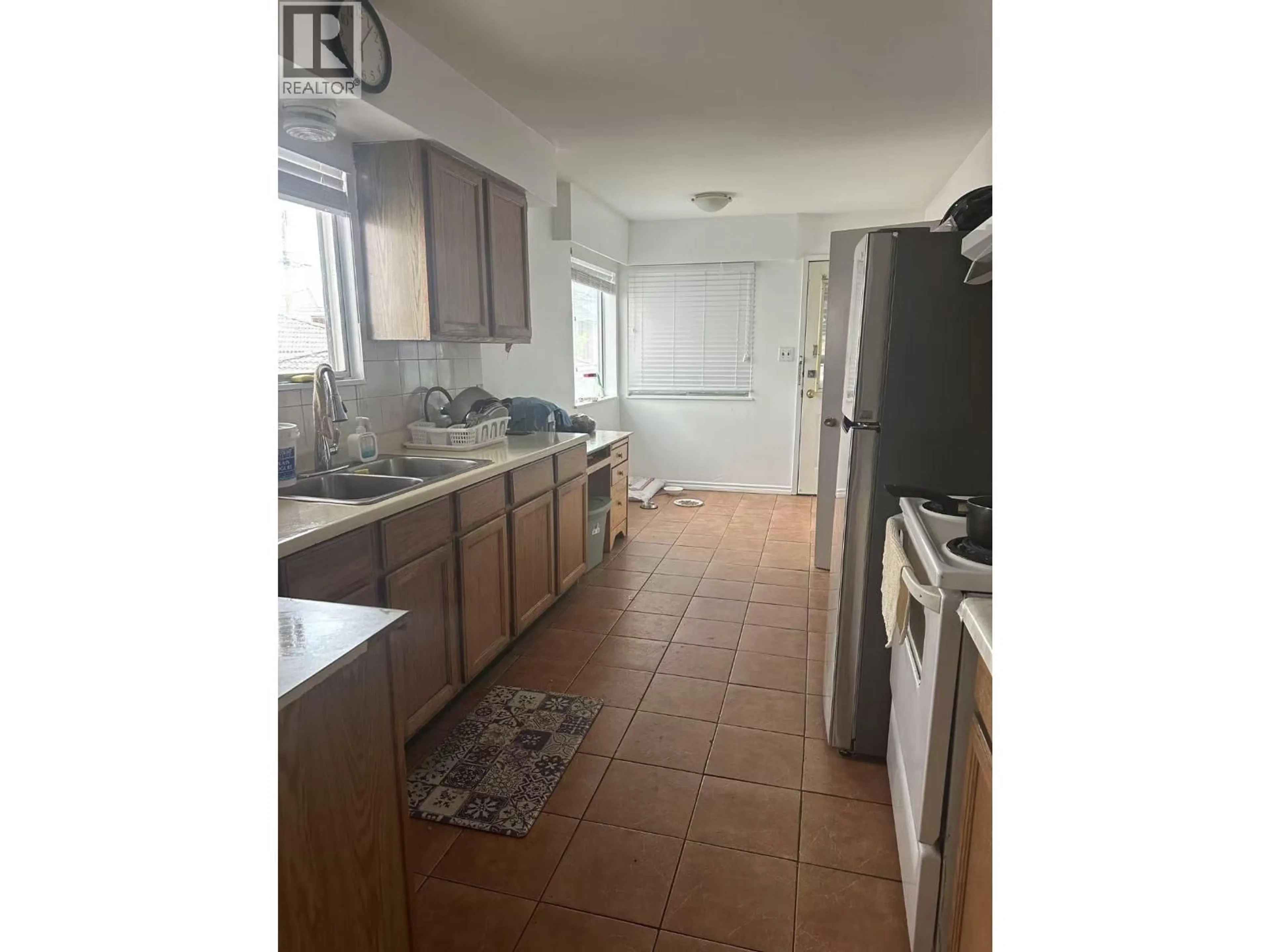 Standard kitchen, unknown for 1380 54TH AVENUE, Vancouver British Columbia V5X1M4