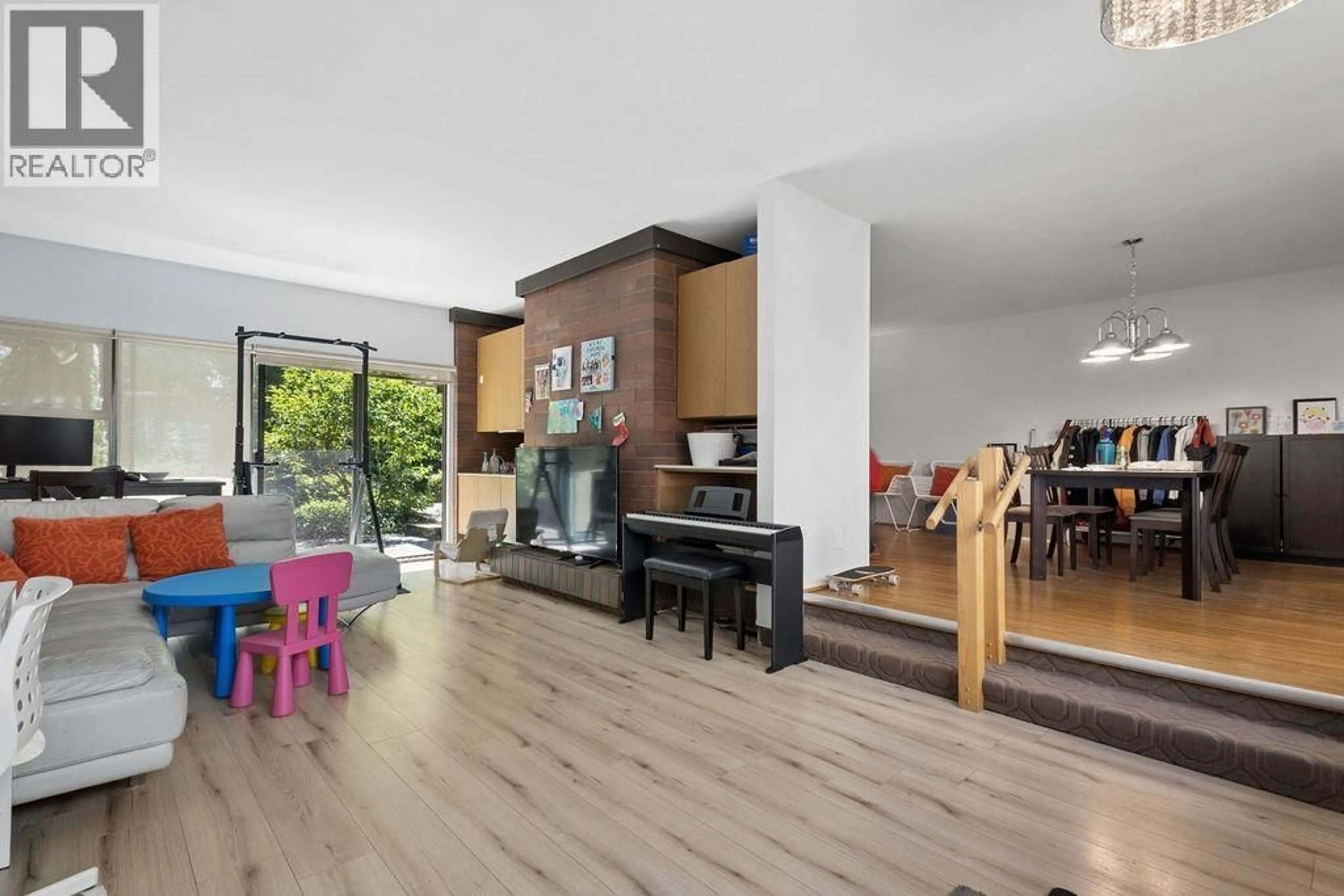 Unknown for 406 GREENSBORO PLACE, Vancouver British Columbia V5X4M4