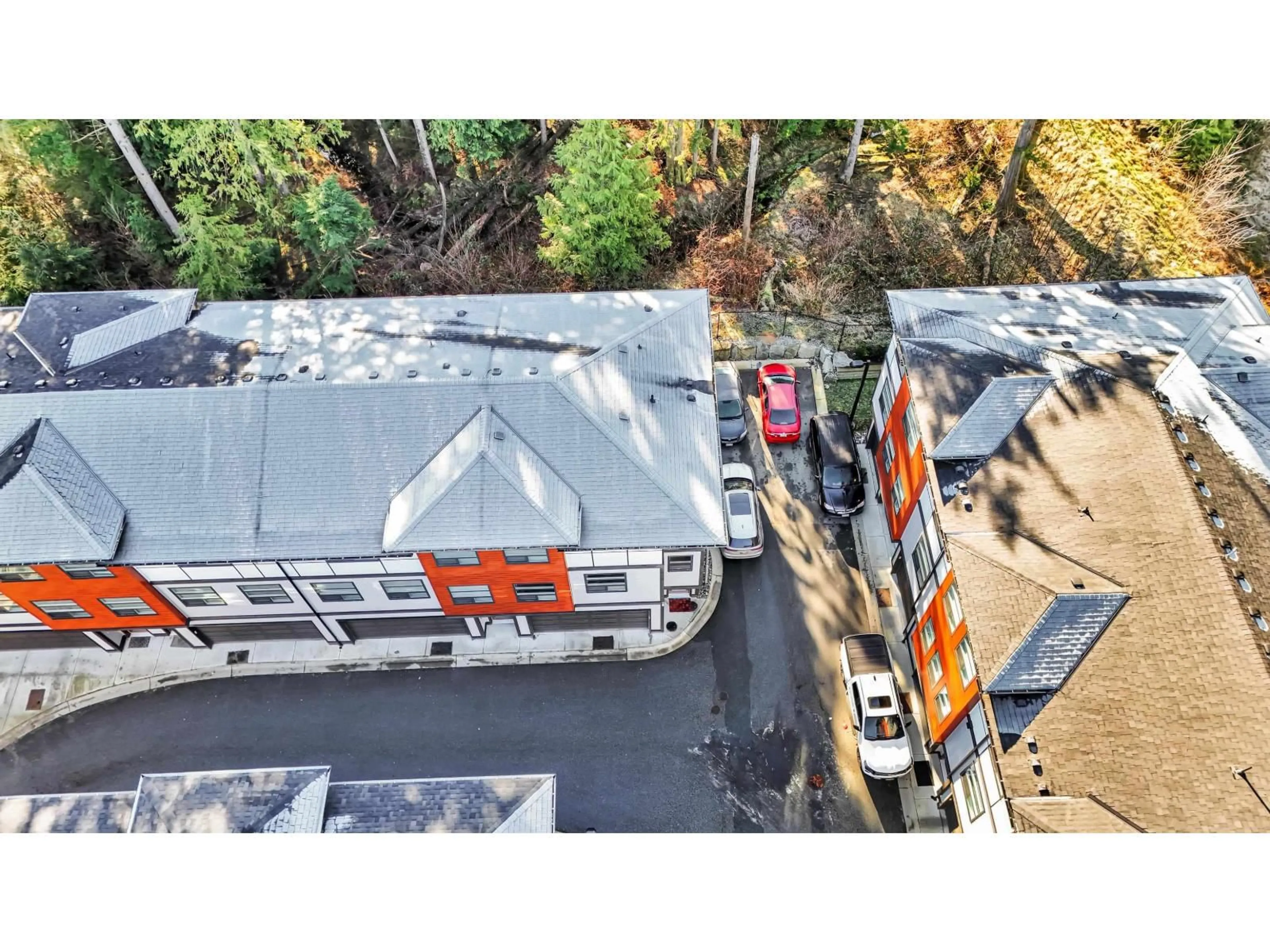 A pic from outside/outdoor area/front of a property/back of a property/a pic from drone, street for 4 - 32970 TUNBRIDGE AVENUE, Mission British Columbia V2V0J9