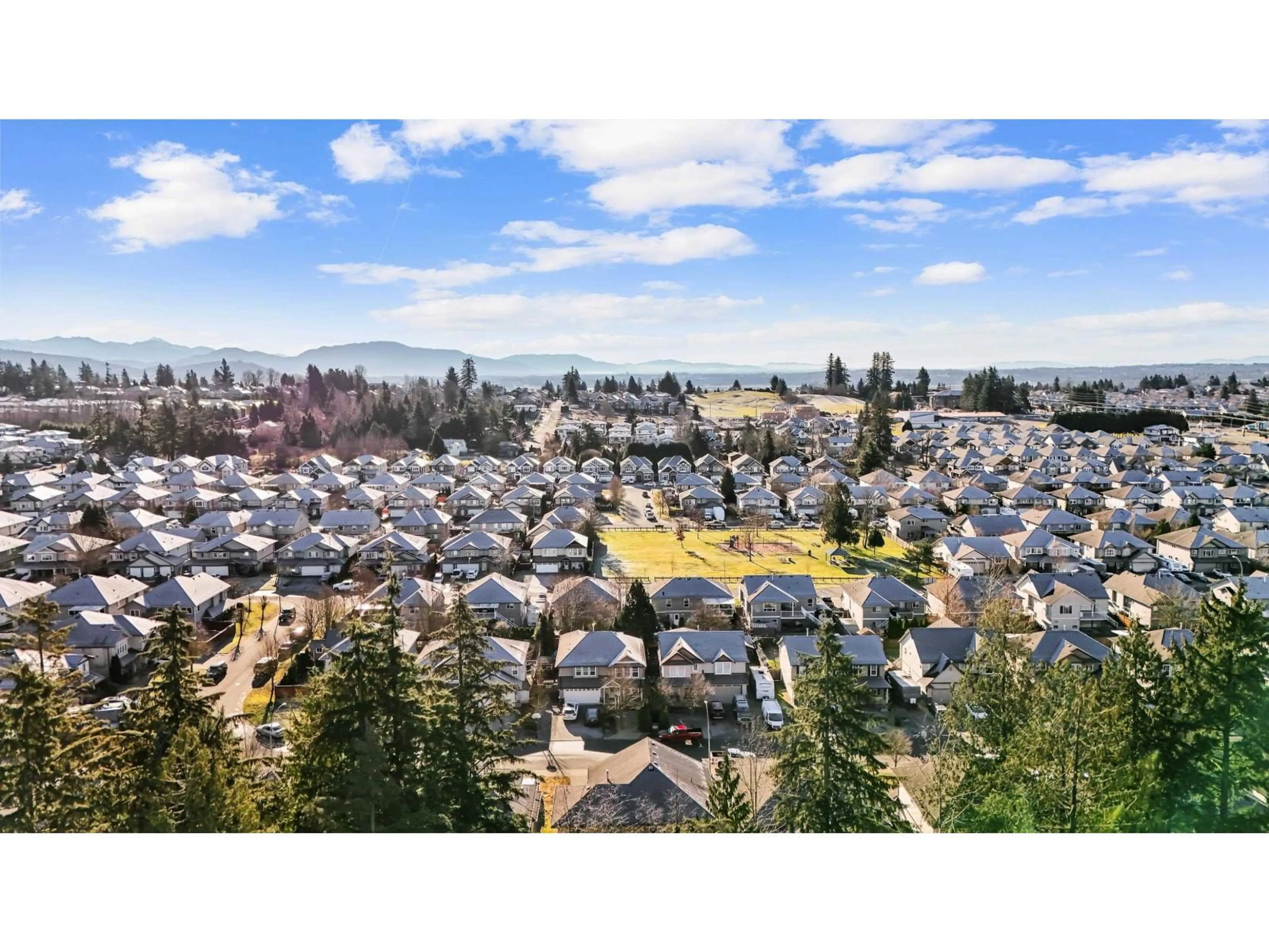 A pic from outside/outdoor area/front of a property/back of a property/a pic from drone, city buildings view from balcony for 4 - 32970 TUNBRIDGE AVENUE, Mission British Columbia V2V0J9
