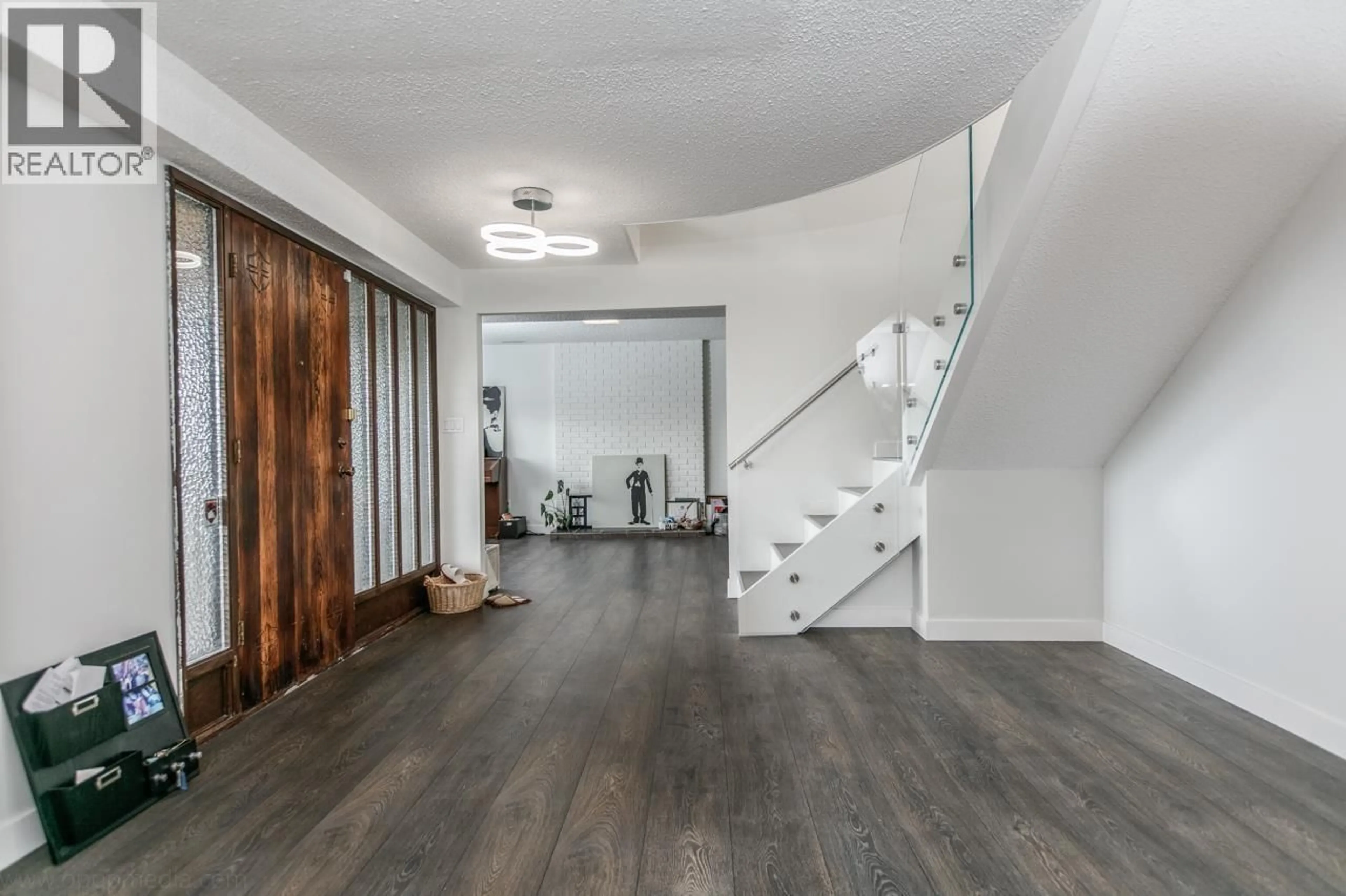 Indoor entryway for 5240 MALASPINA PLACE, North Vancouver British Columbia V7R4M1