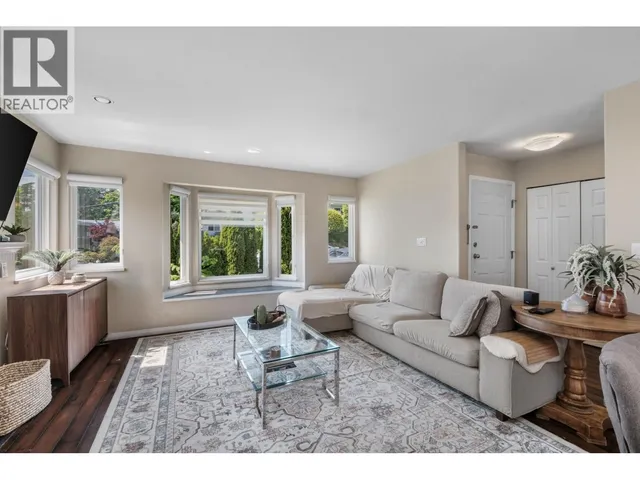 230 ST. PATRICKS AVENUE, North Vancouver 2