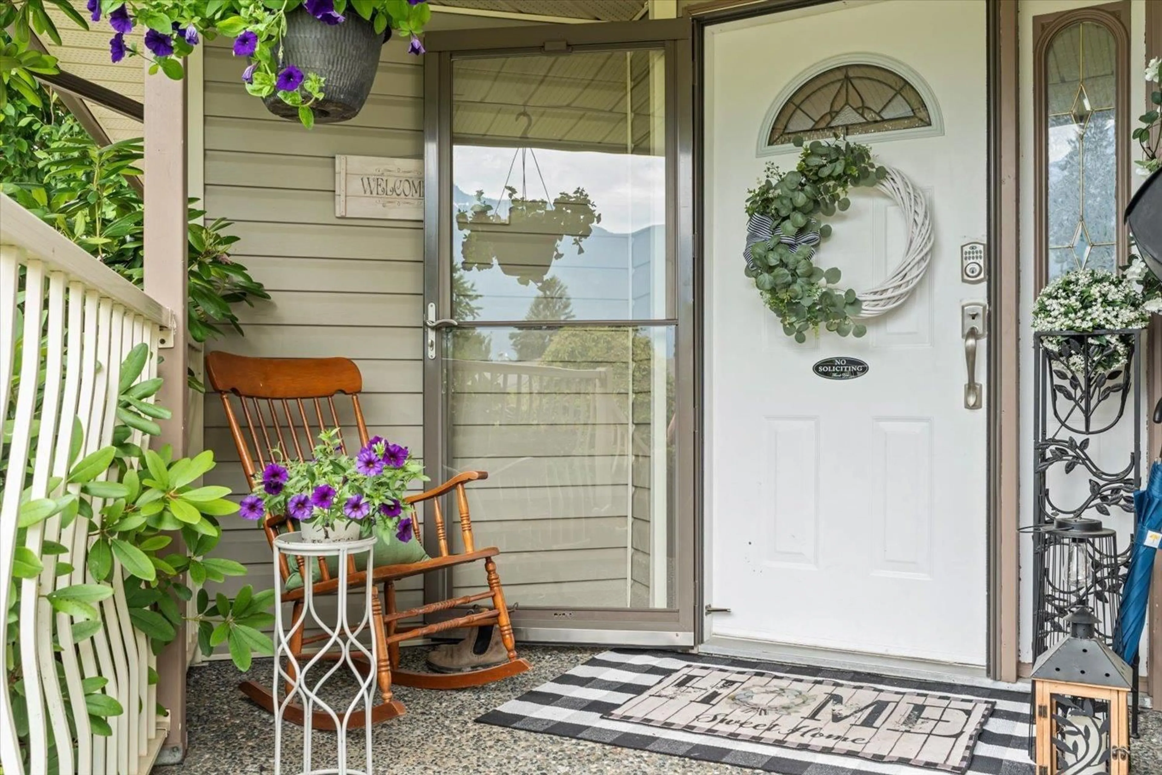 Indoor entryway for 1535 CANTERBURY DRIVE, Agassiz British Columbia V0M1A3