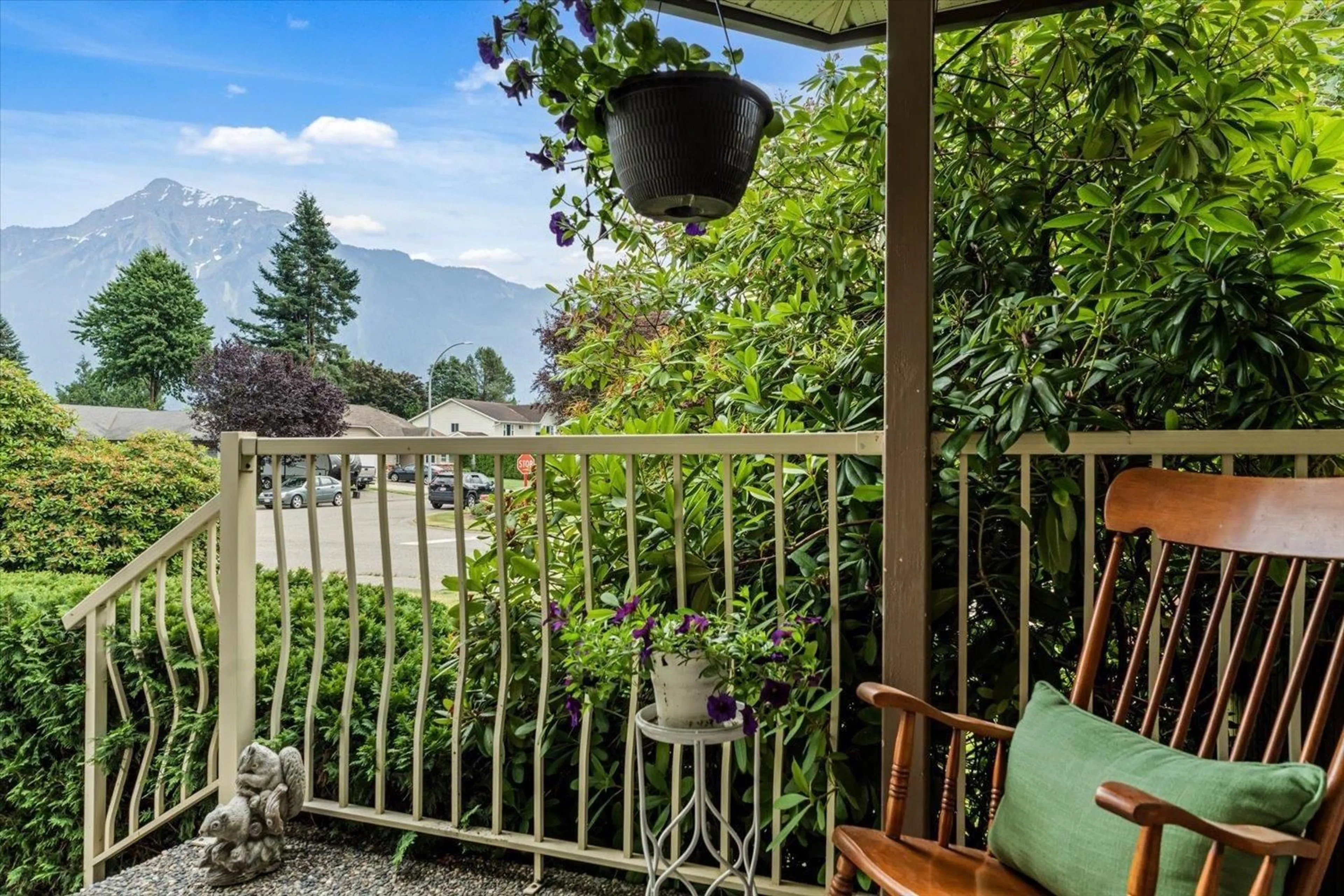 Patio, mountain view for 1535 CANTERBURY DRIVE, Agassiz British Columbia V0M1A3
