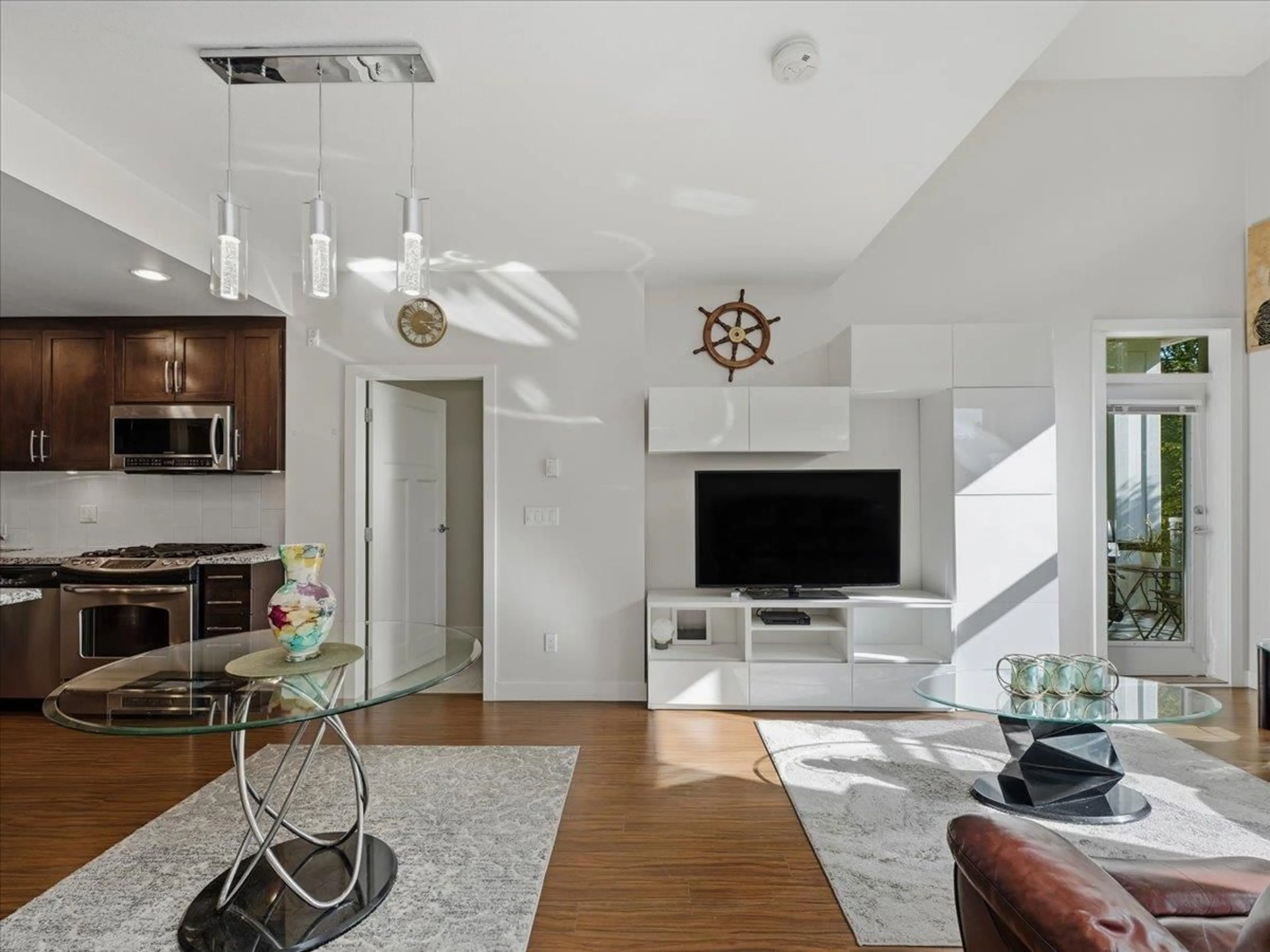 Living room with furniture, unknown for 409 - 15428 31 AVENUE, Surrey British Columbia V3Z3W4