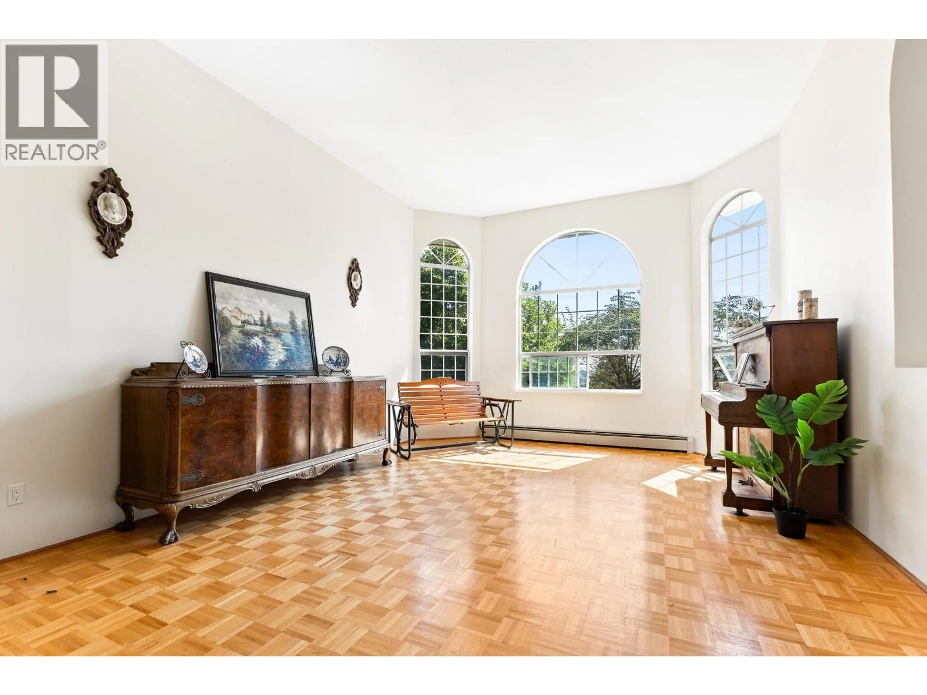 Indoor foyer for 5843 CARSON STREET, Burnaby British Columbia V5J2Z7