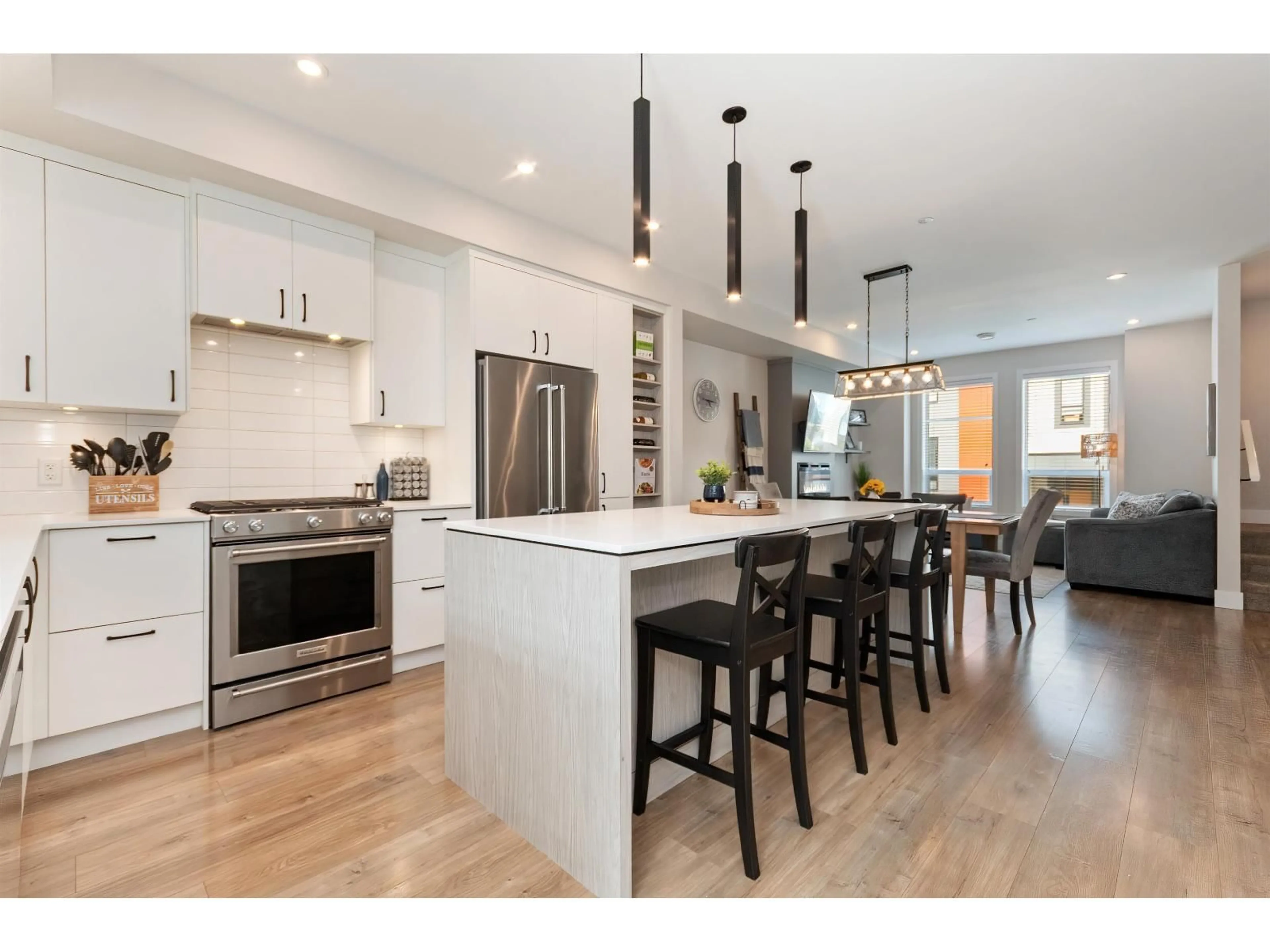 Open concept kitchen, wood/laminate floor for 30 - 45500 CAMPUS DRIVE, Chilliwack British Columbia V2R6E9