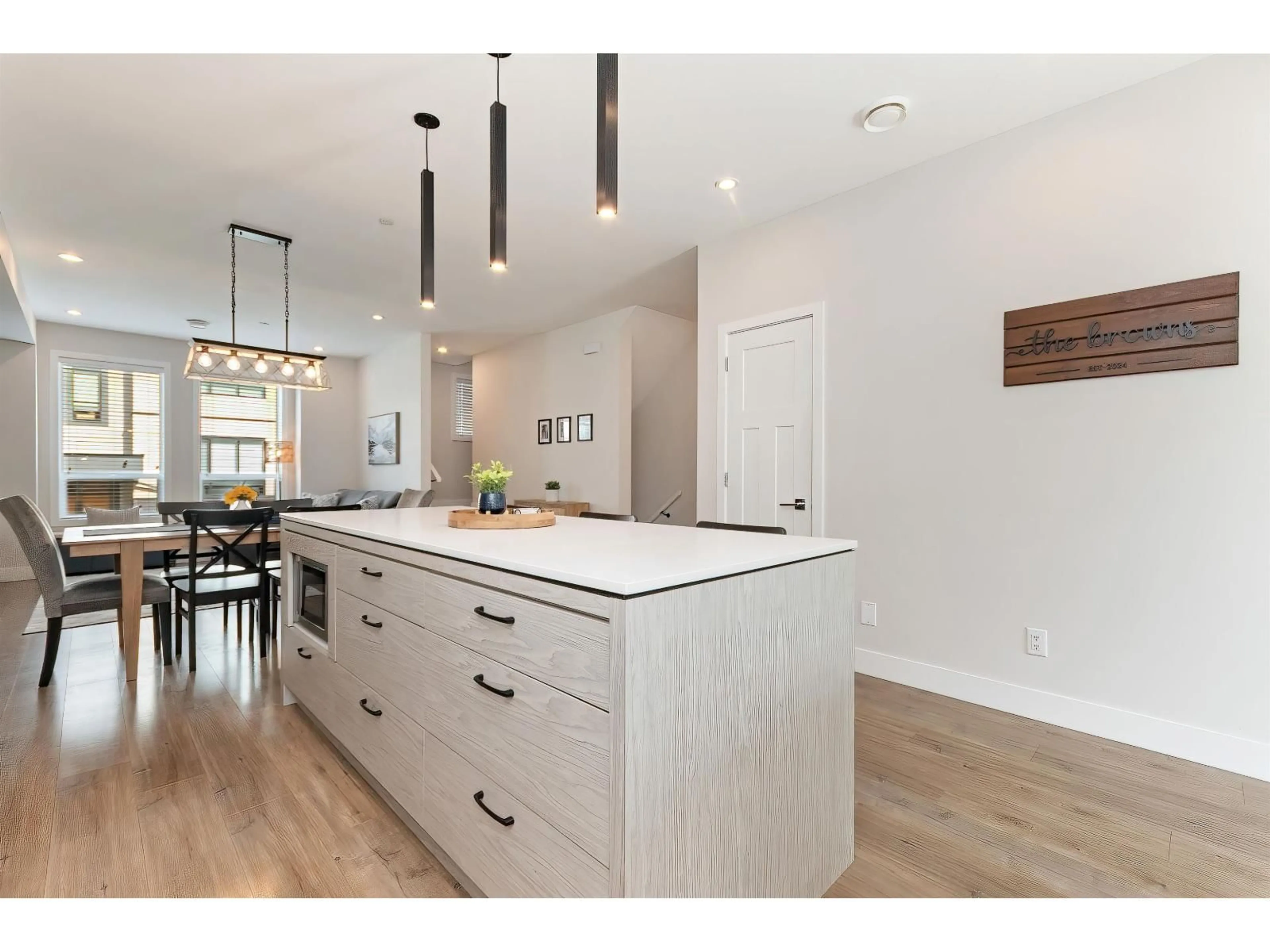 Open concept kitchen, wood/laminate floor for 30 - 45500 CAMPUS DRIVE, Chilliwack British Columbia V2R6E9