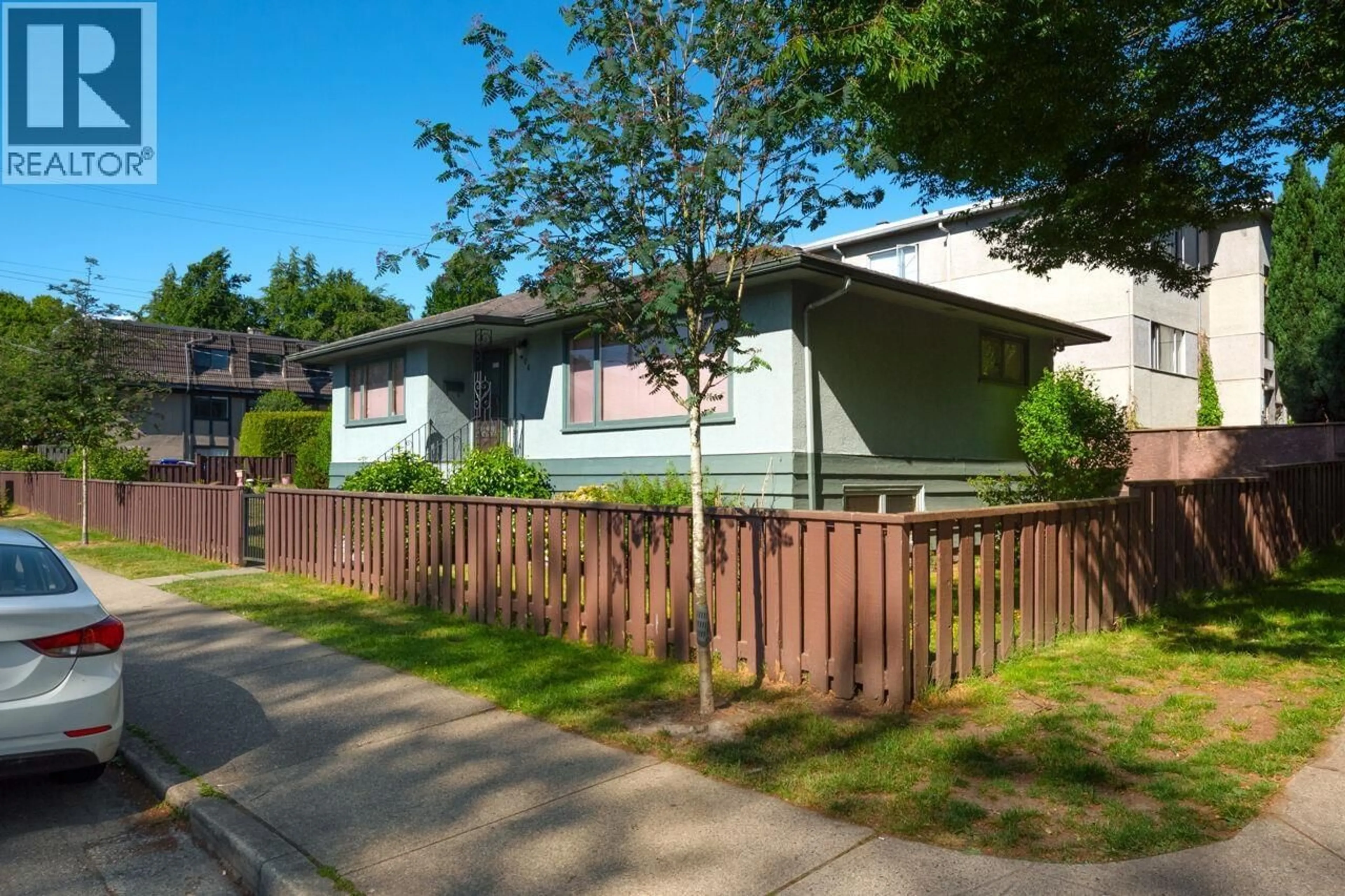 Home with vinyl exterior material, street for 106 TEMPLETON DRIVE, Vancouver British Columbia V5L3E2