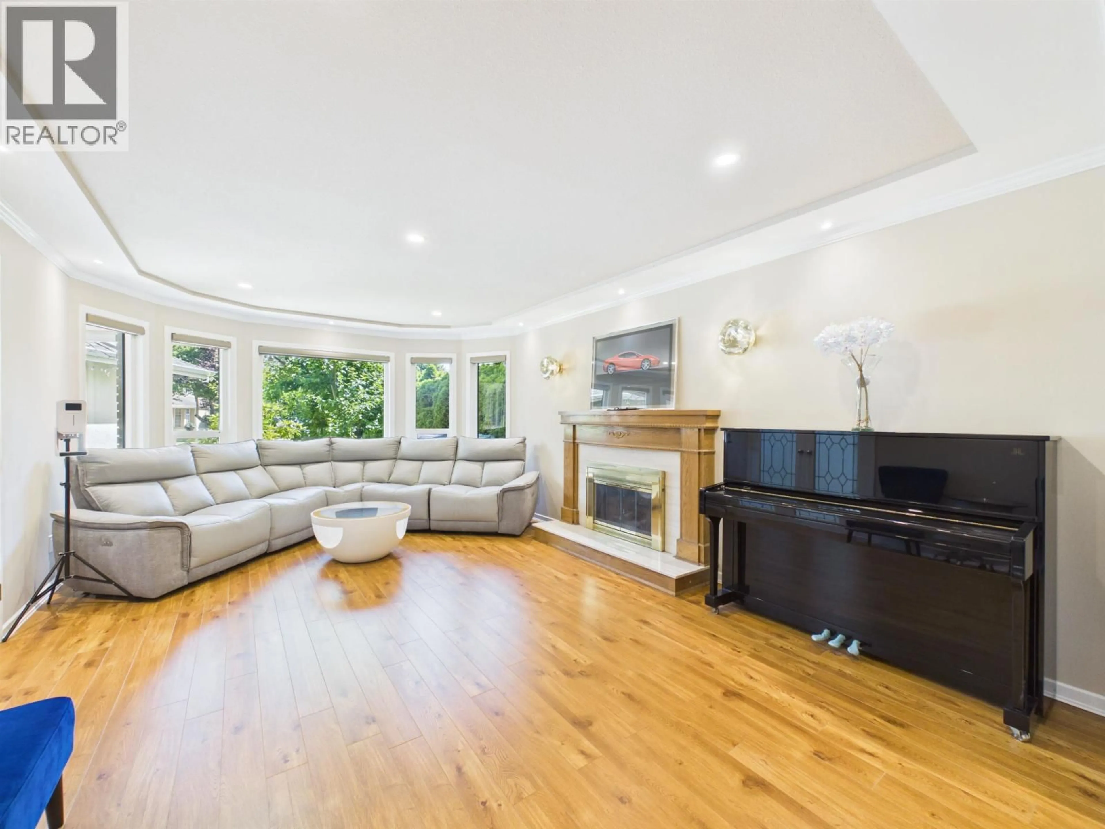 Living room with furniture, wood/laminate floor for 6031 LIVINGSTONE PLACE, Richmond British Columbia V7C5J6